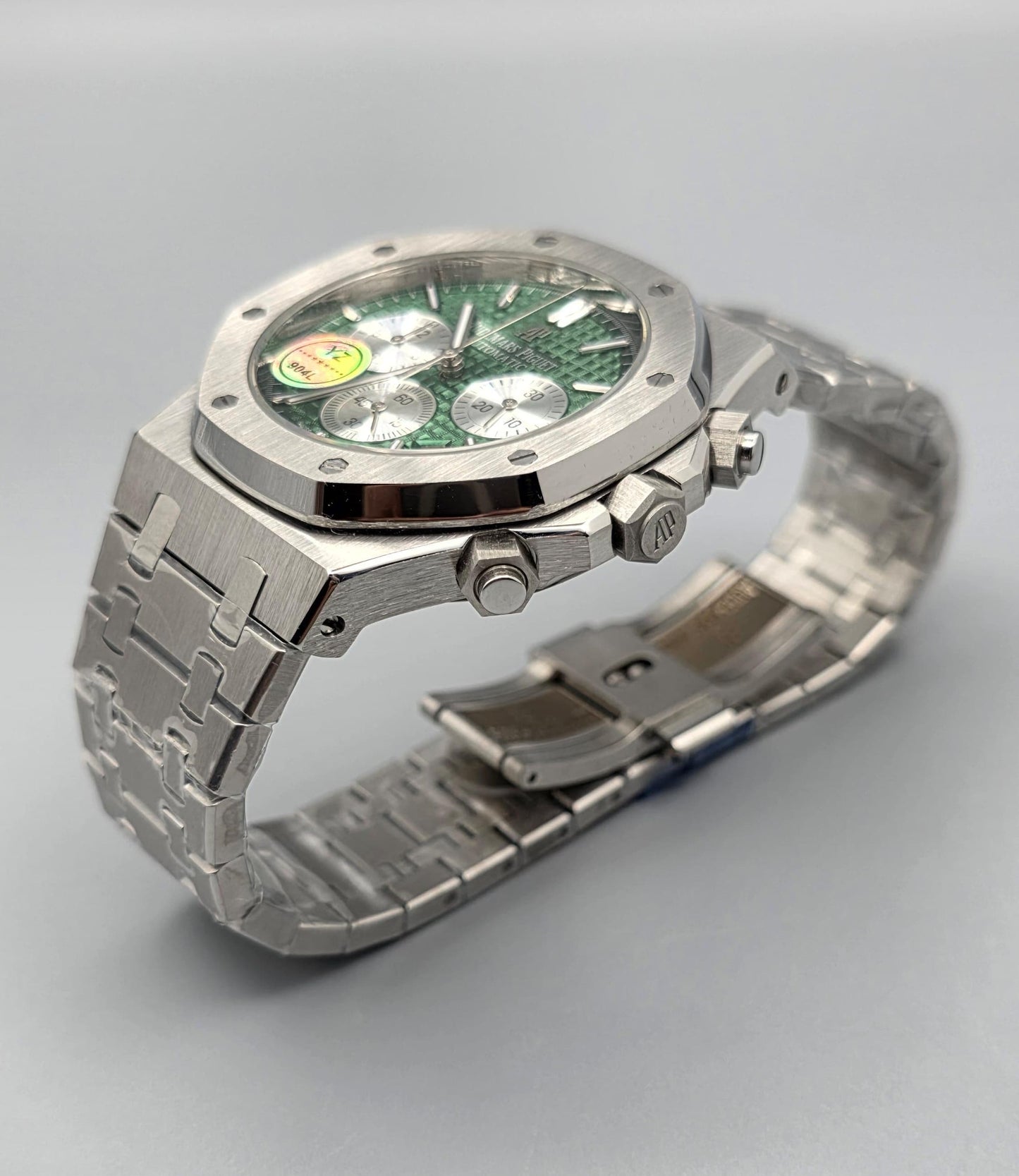 Luxury Men’s Chronograph Watch – Green Dial