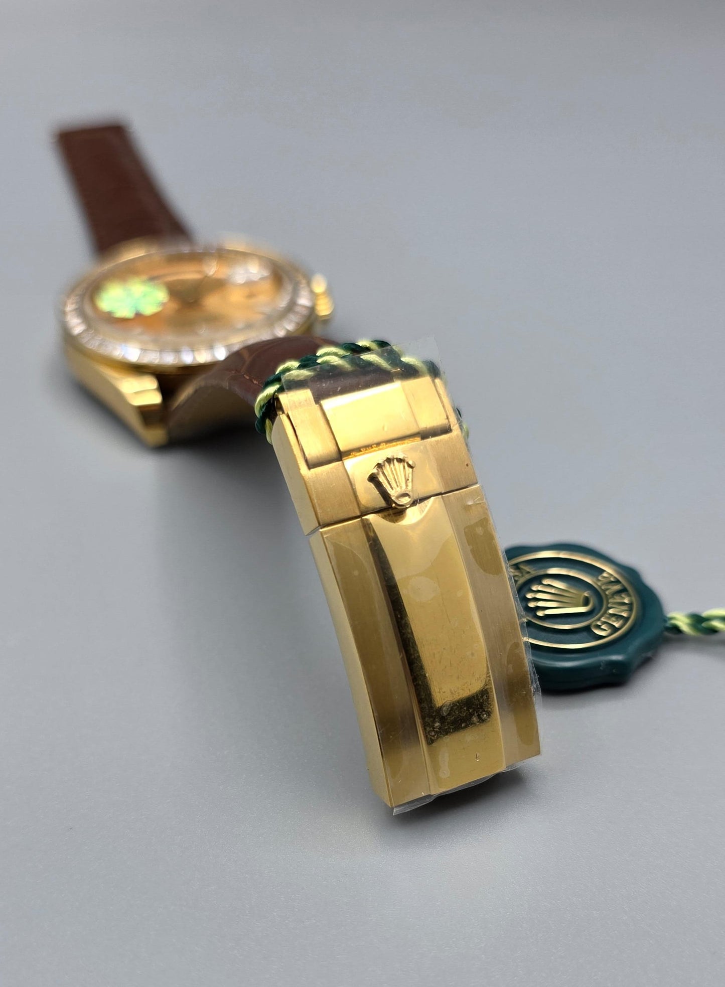 Luxury Yellow Gold Watch – Leather Strap, Zarcon Bezel, Day & Date