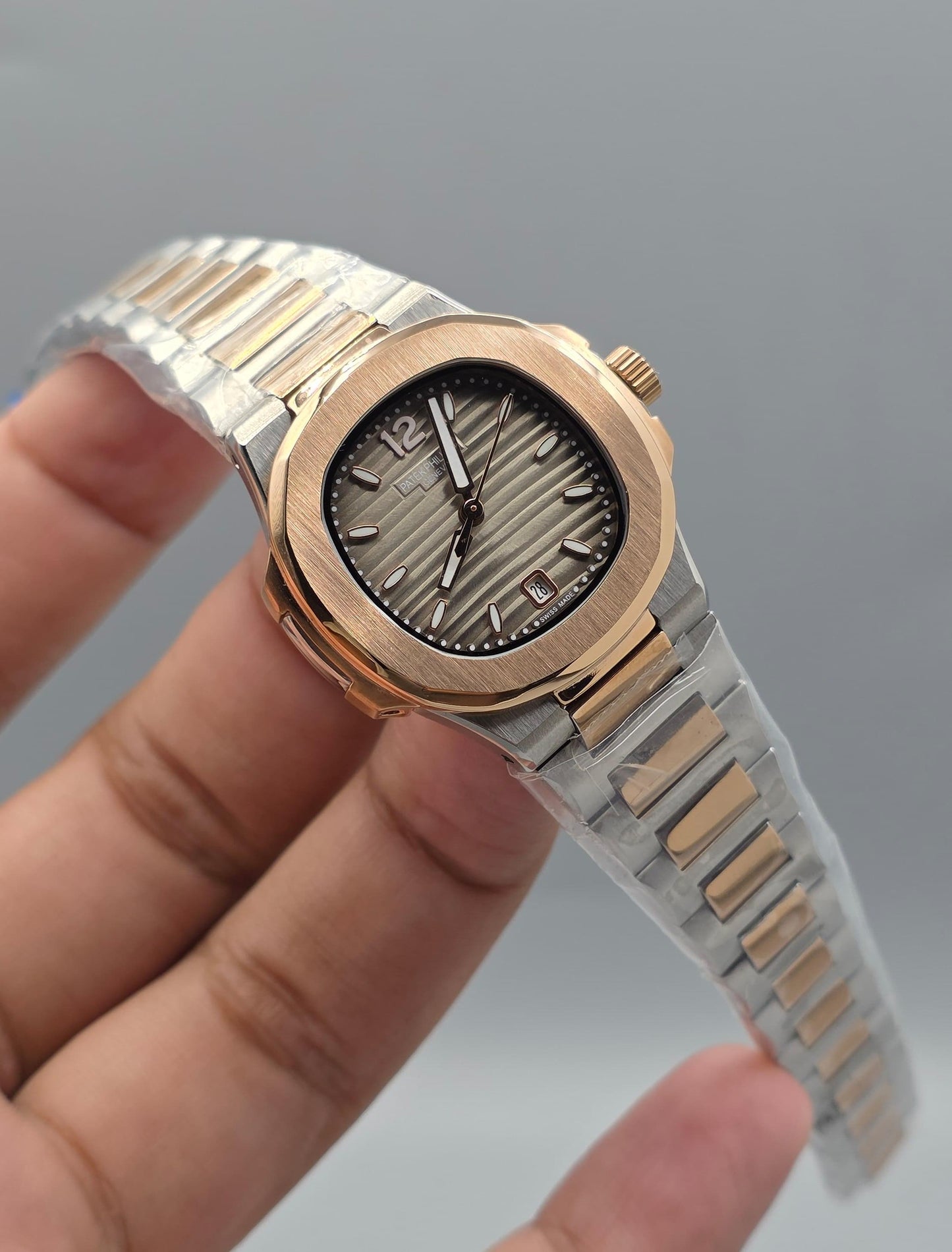 Luxury Ladies Watch – Silver & Rose Gold, 32mm