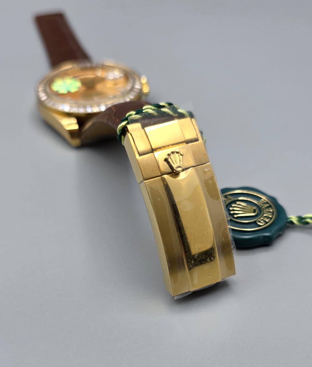 Luxury Yellow Gold Watch – Leather Strap, Zarcon Bezel, Day & Date