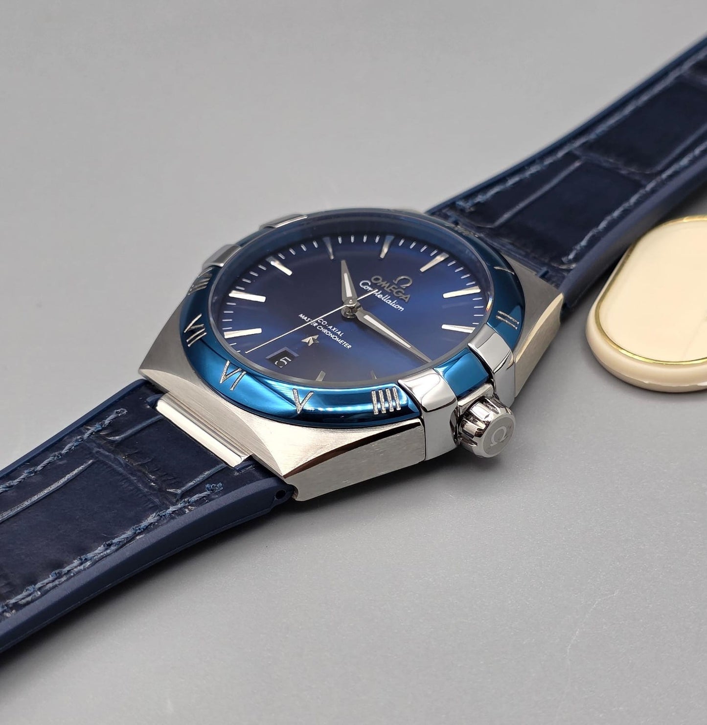 Luxury Blue Bezel Watch – Rubber Strap