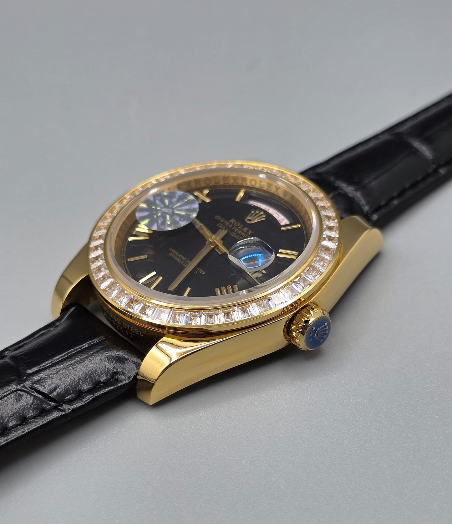 Luxury Yellow Gold Watch – Leather Strap, Zarcon Bezel, Day & Date