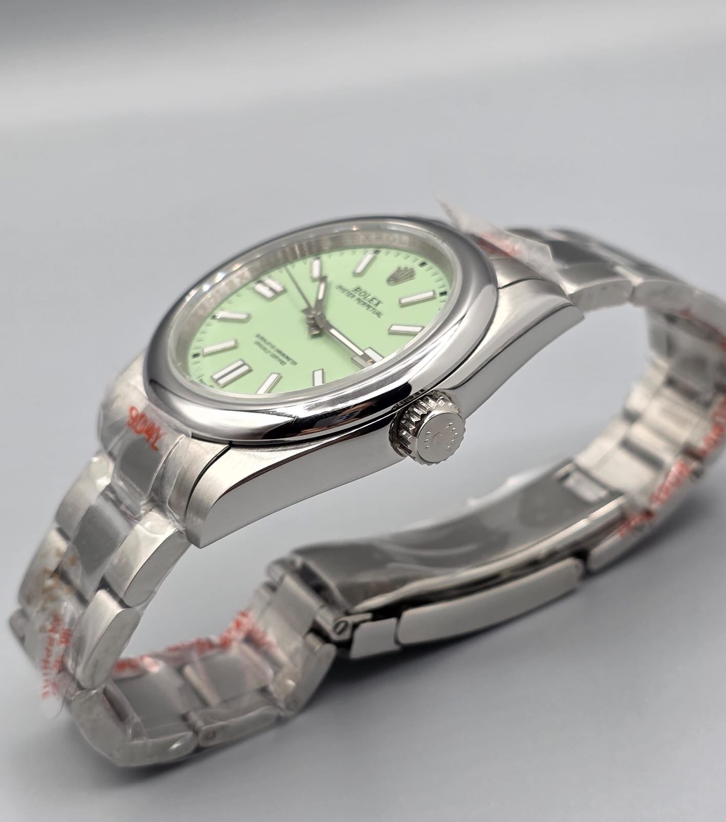 High Quality Luxury Branded Watch - Pistachio Dial