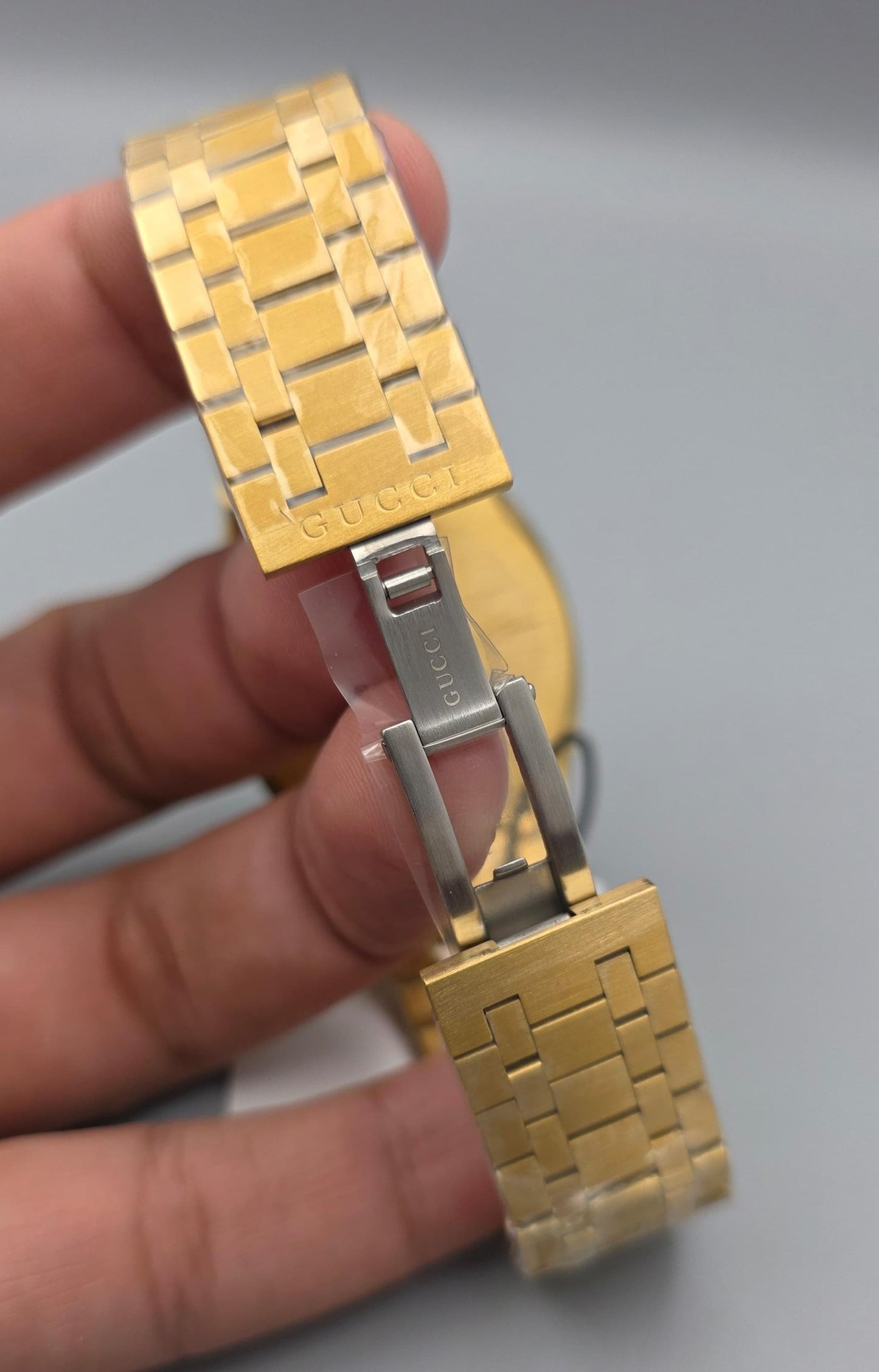 Luxury Ultra Slim Gold Watch – White Dial with Zarcoon Bezel