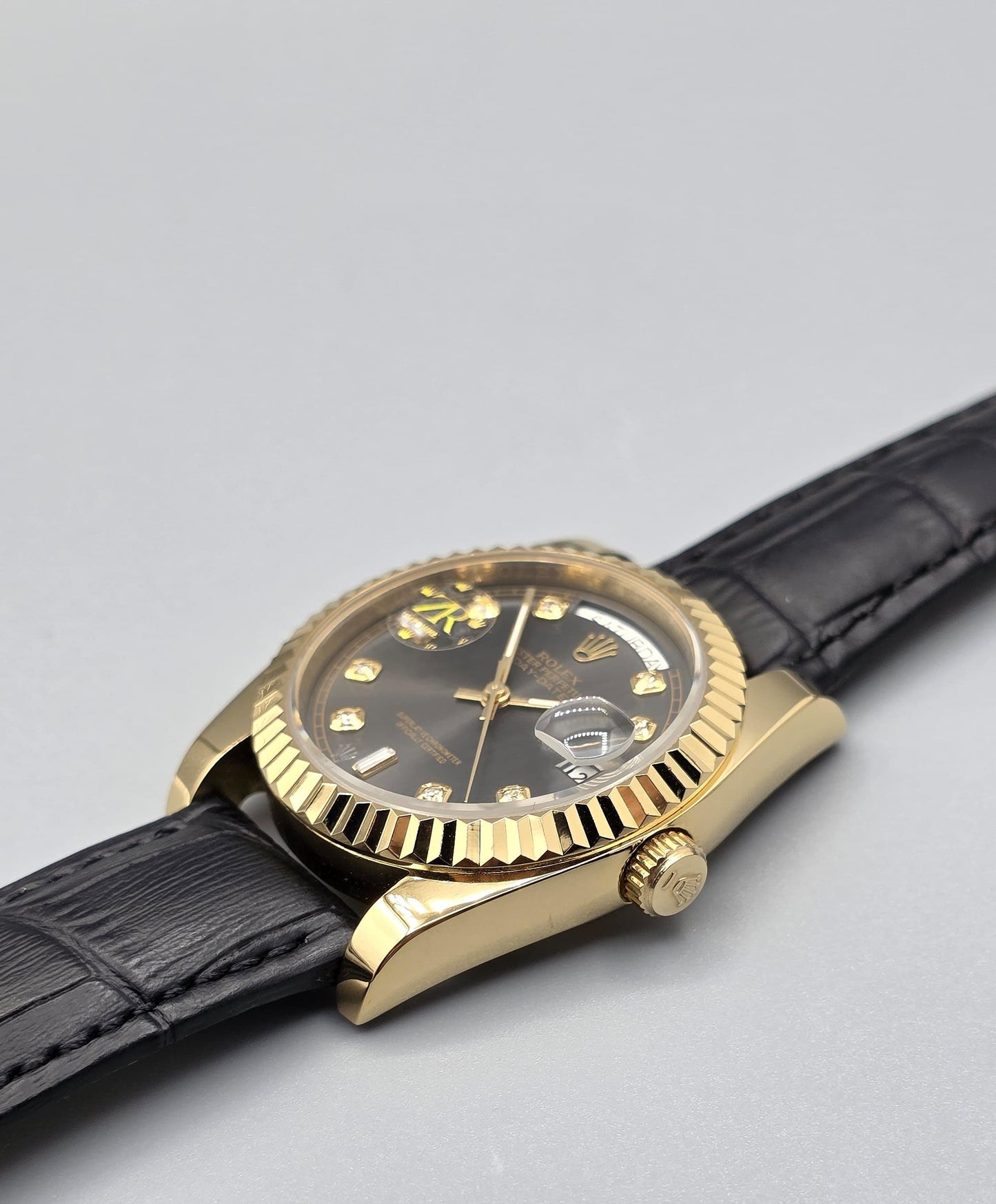 Luxury Grey Dial Watch – Master Lock Strap