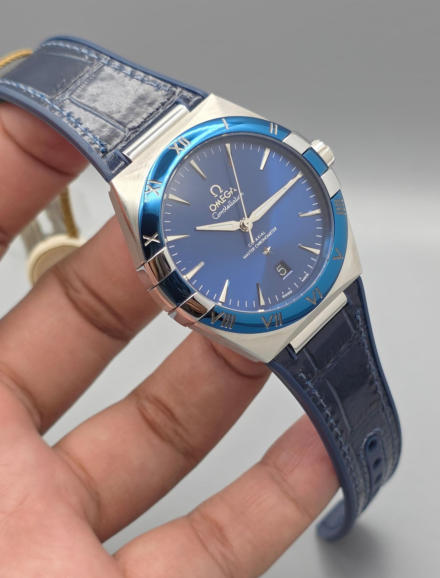 Luxury Blue Bezel Watch – Rubber Strap