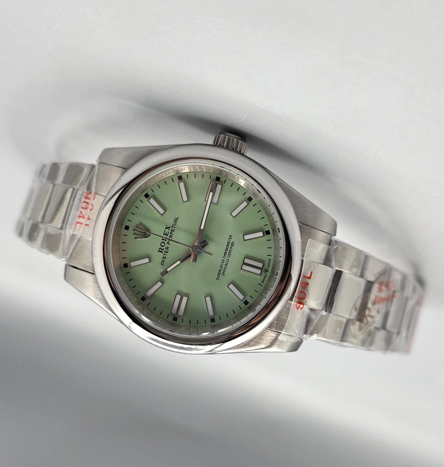 High Quality Luxury Branded Watch - Pistachio Dial