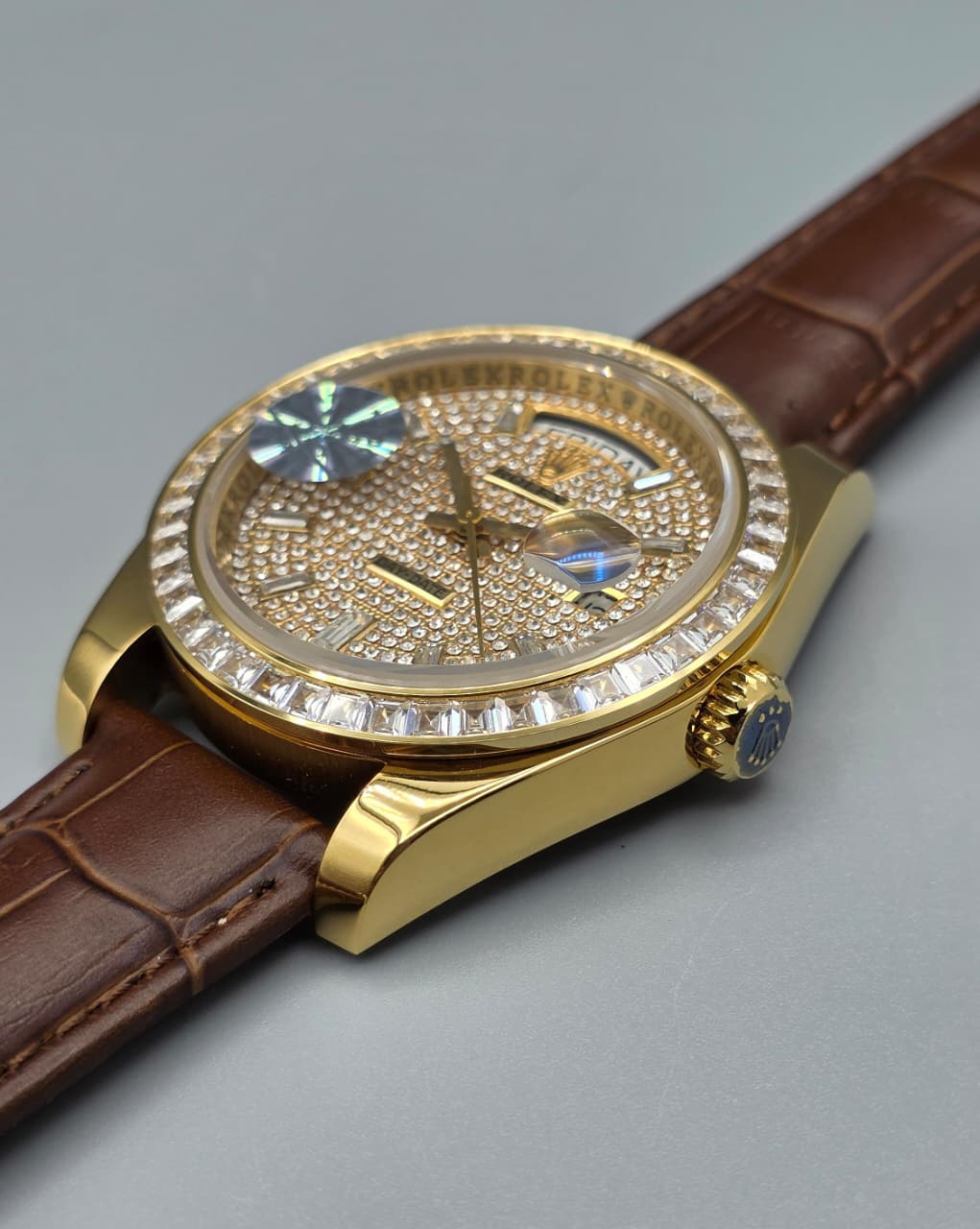Luxury Yellow Gold Watch – Leather Strap, Zarcon Bezel, Day & Date