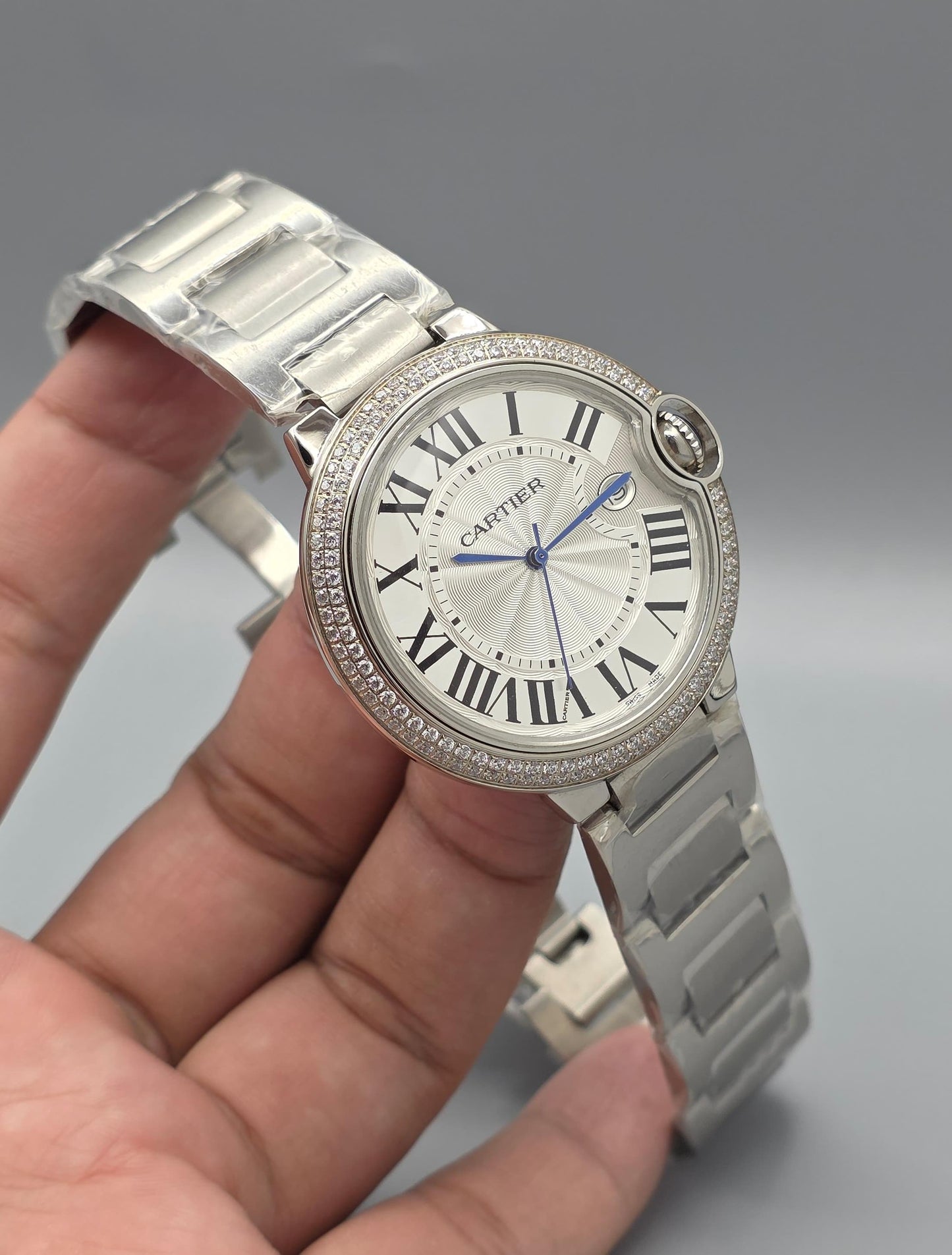 High Quality Luxury Branded Watch - Silver Chain
