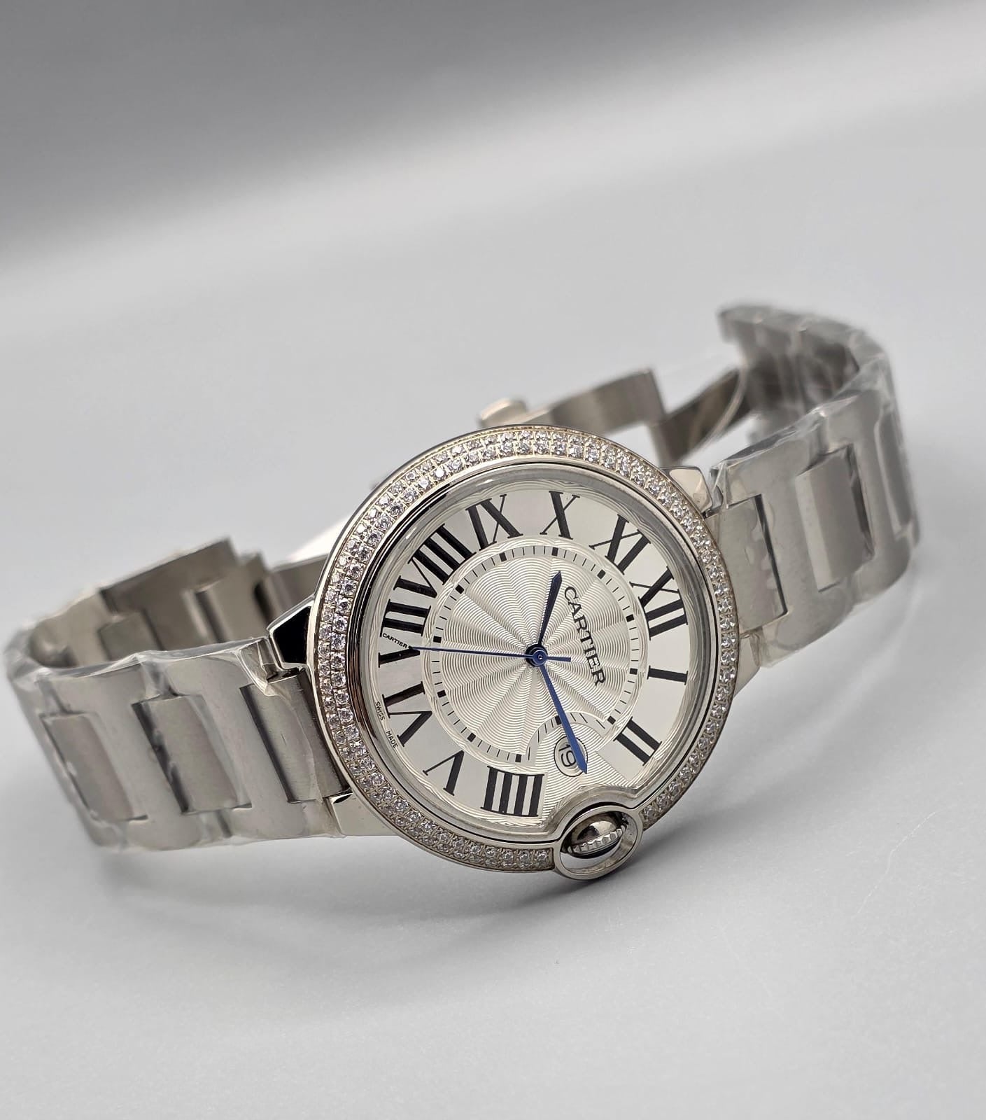 High Quality Luxury Branded Watch - Silver Chain
