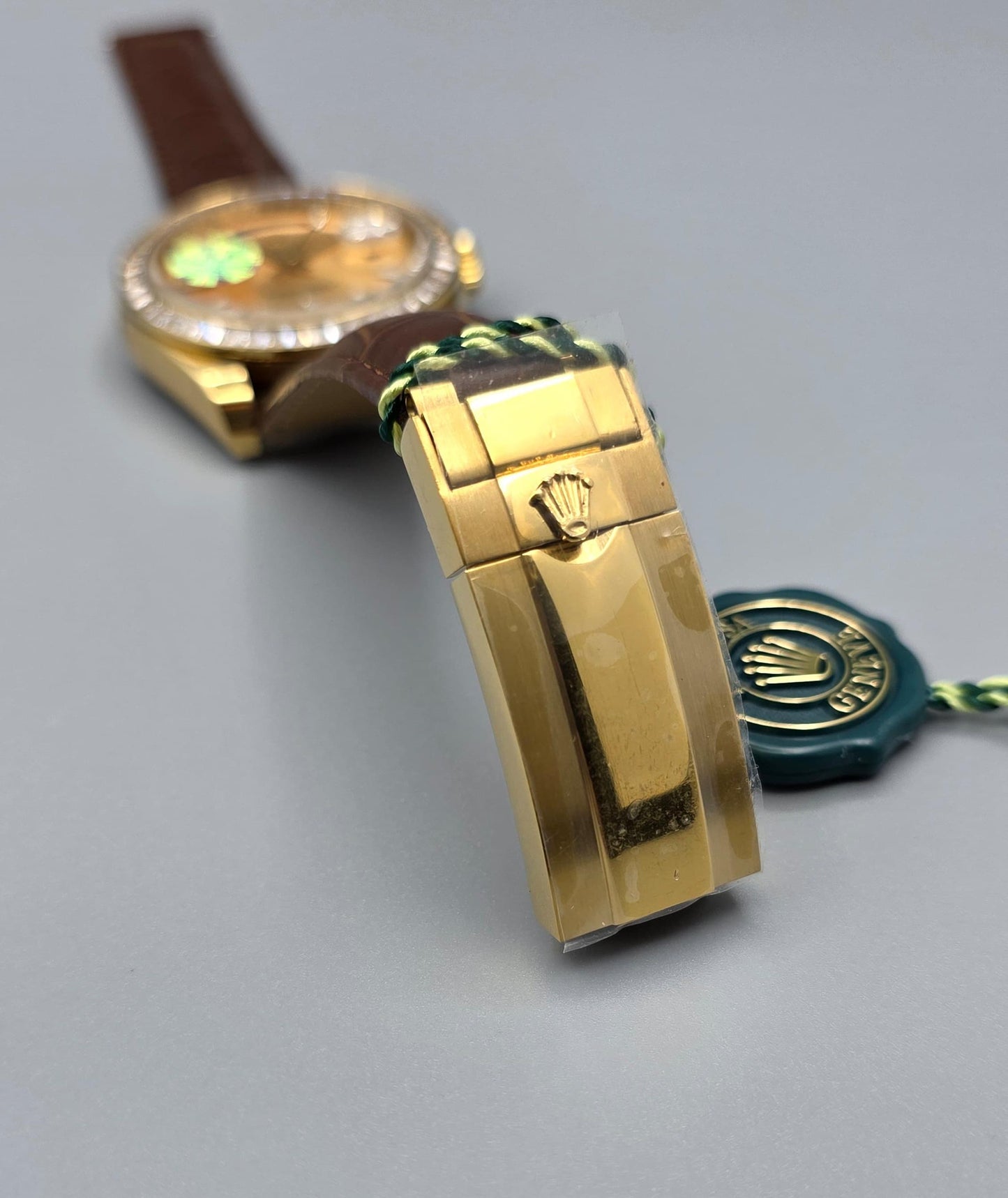 Luxury Yellow Gold Watch – Leather Strap, Zarcon Bezel, Day & Date