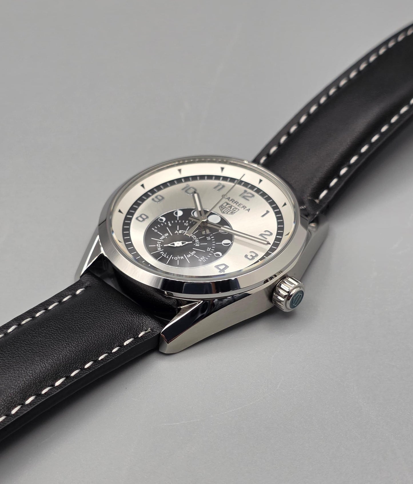 Luxury Classic Black Leather Watch – White Dial Edition