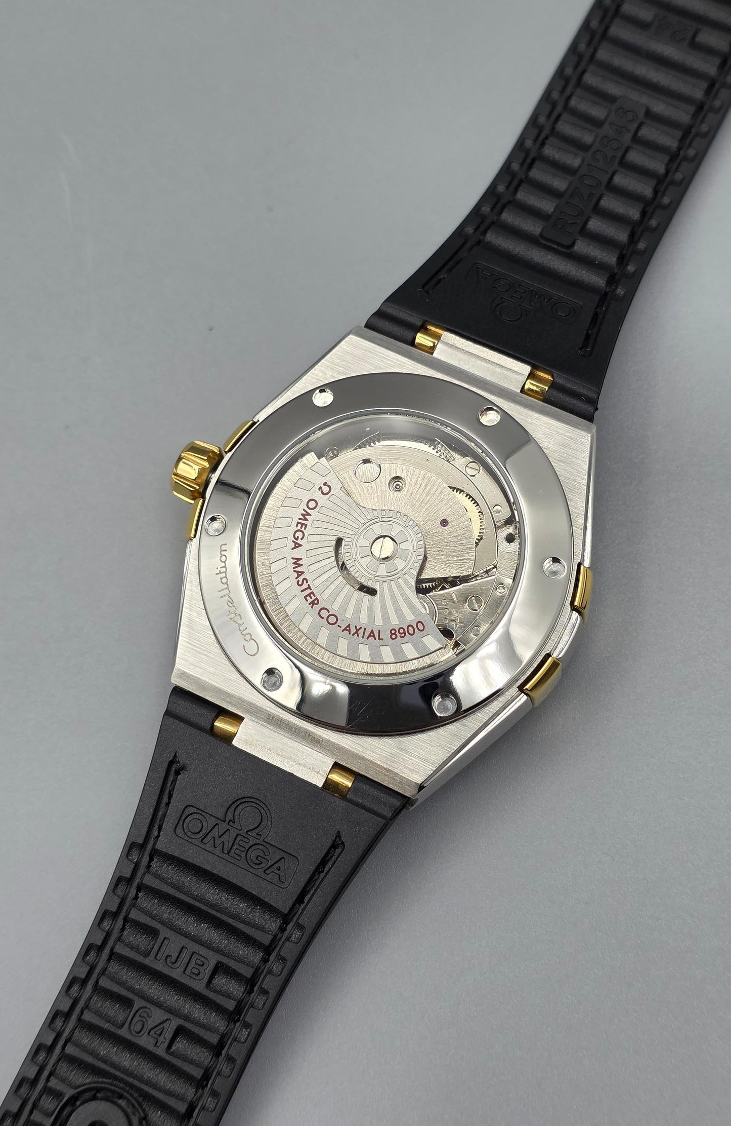 Luxury Silver & Gold Watch – Black Bezel, Rubber Strap