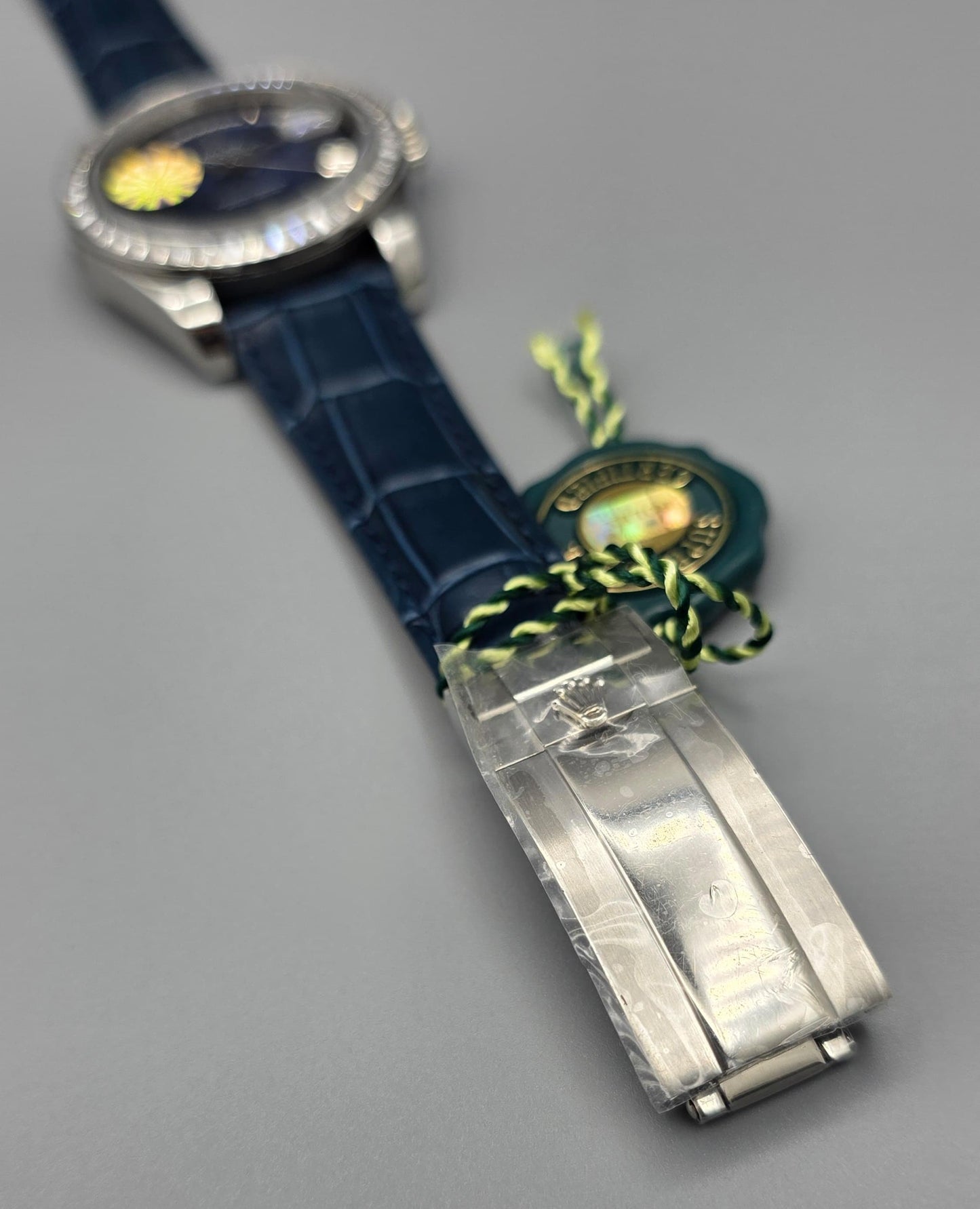 Luxury Leather Strap Watch – Zarcon Bezel, Day & Date