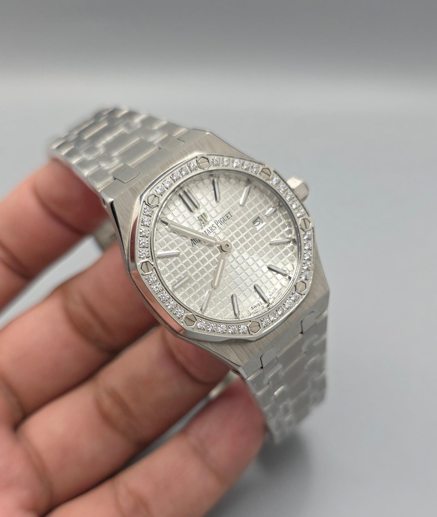 Luxury Ladies Watch – Stainless Steel, Zarcoon Bezel, Quartz Datejust, 34mm