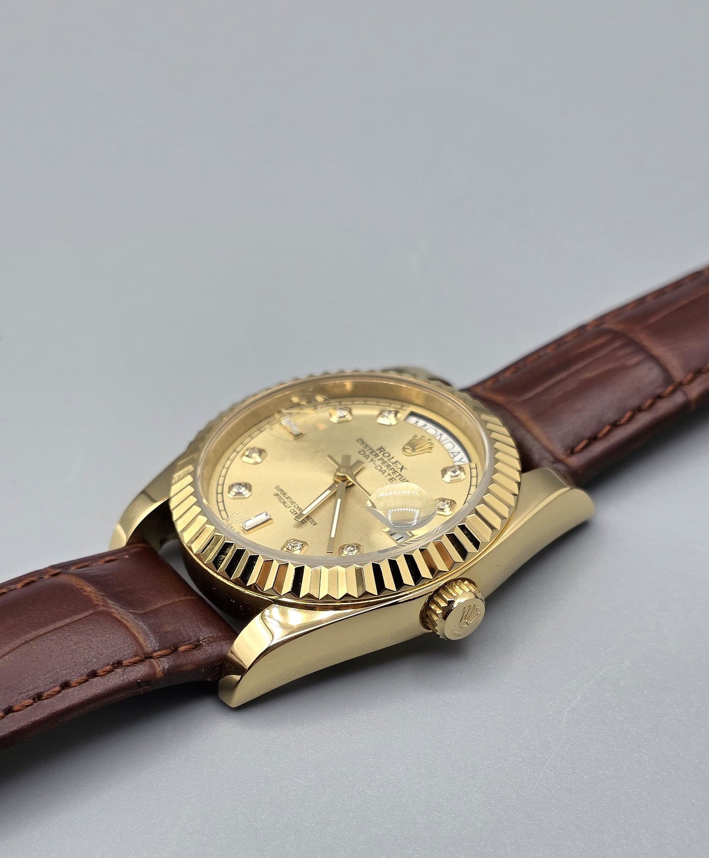 Luxury Gold Dial Watch – Leather Strap