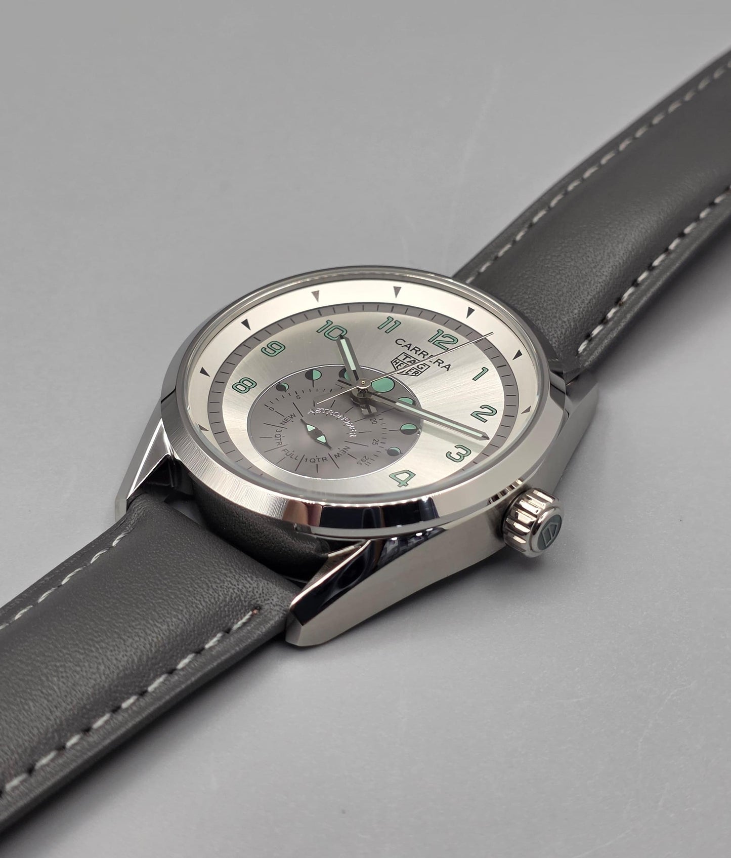 Luxury Classic Gray Leather Watch – White Dial Edition