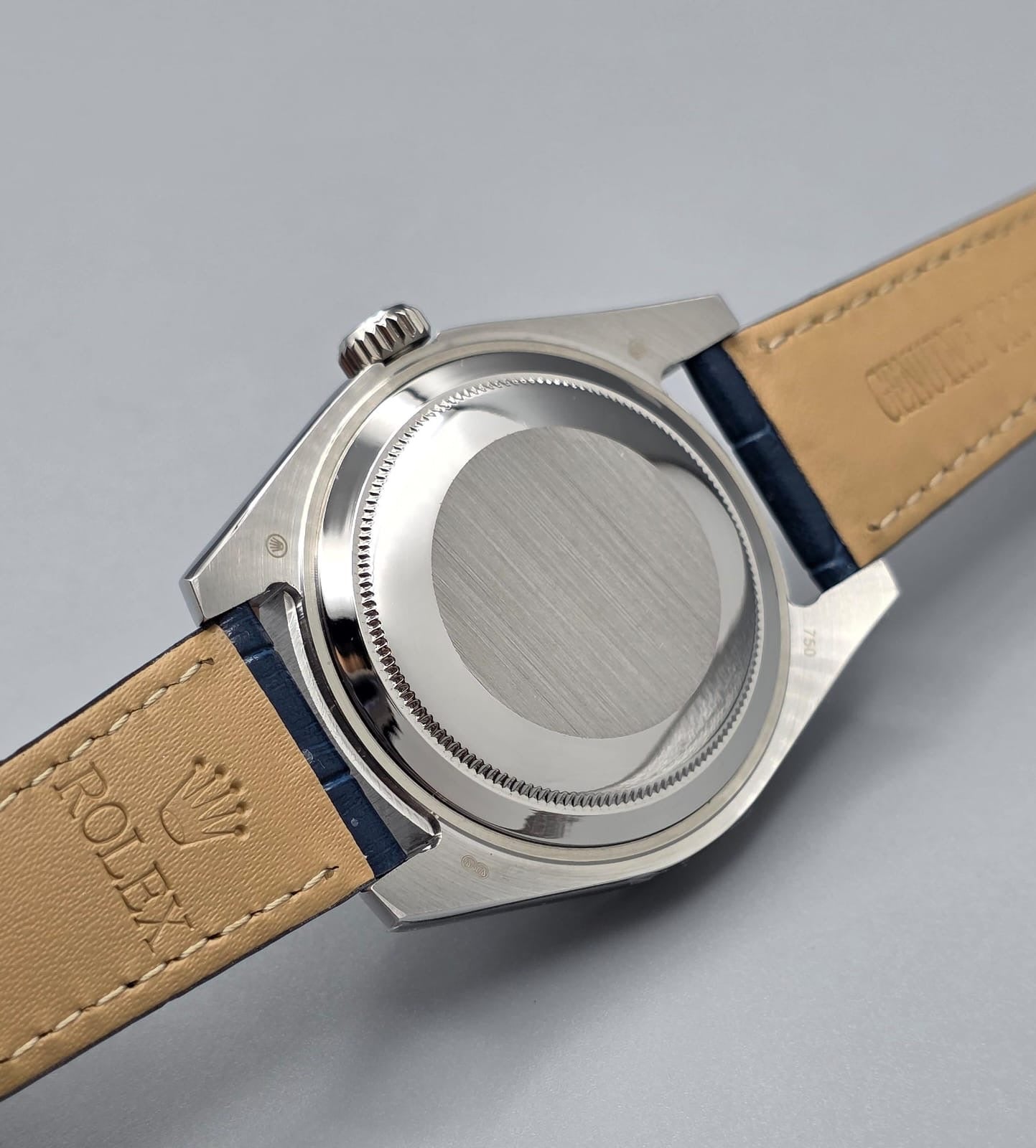 Luxury Leather Strap Watch – Zarcon Bezel, Day & Date