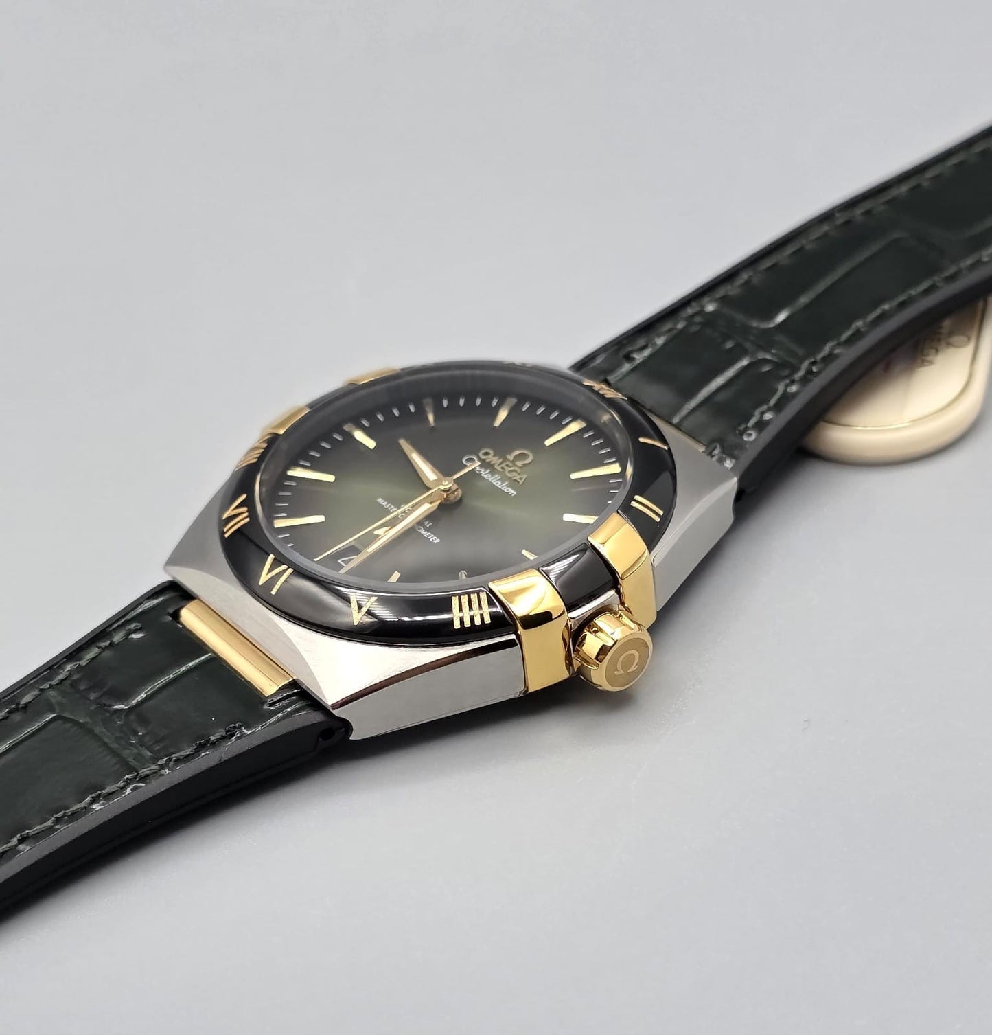 Luxury Silver & Gold Watch – Black Bezel, Rubber Strap