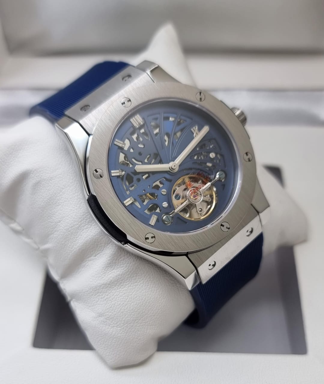 High Quality Luxury Branded Watch - Silver