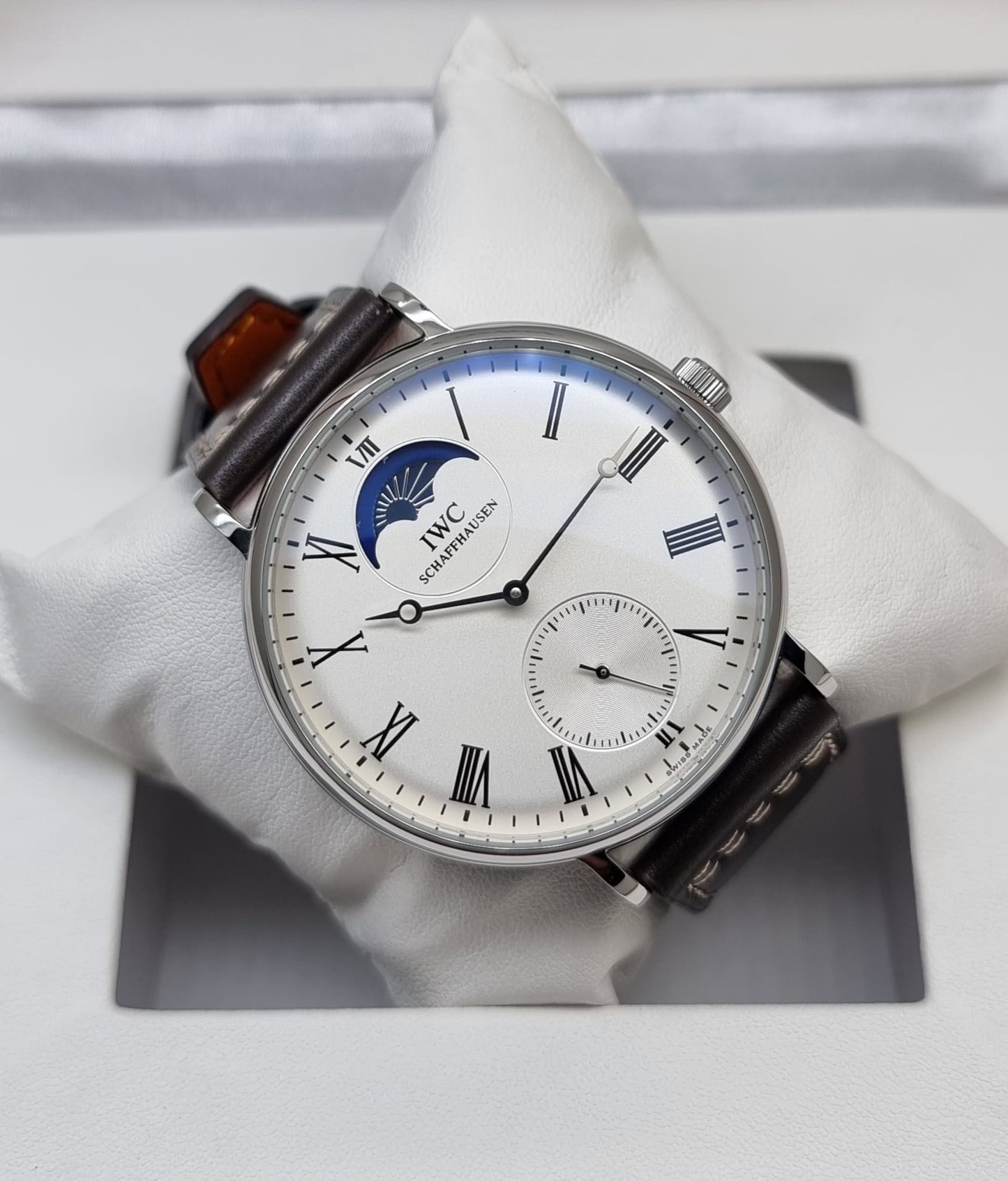 High Quality Luxury Branded Watch - Silver