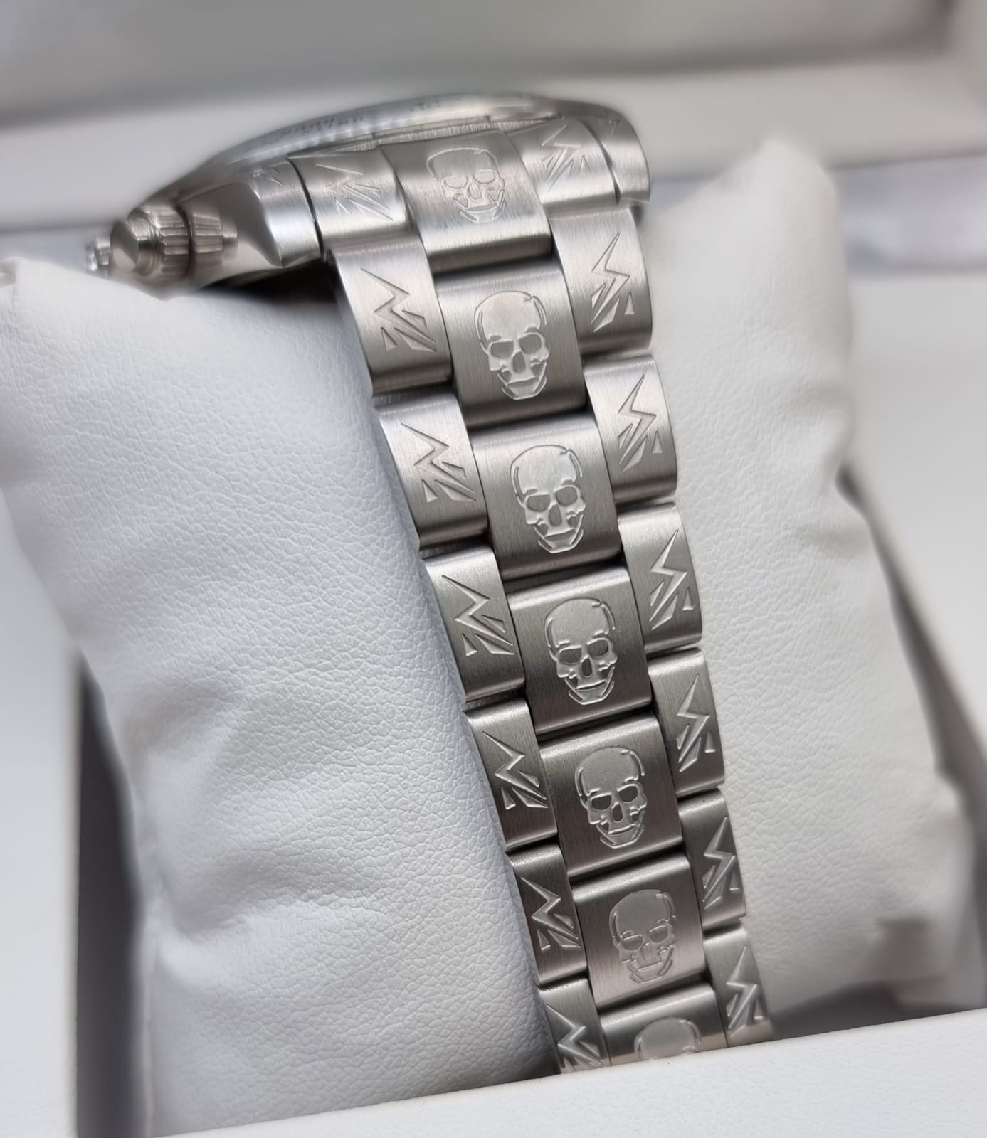 High Quality Luxury Branded Watch - Silver