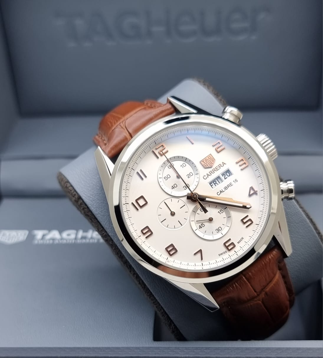 High Quality Luxury Branded Watch - Silver