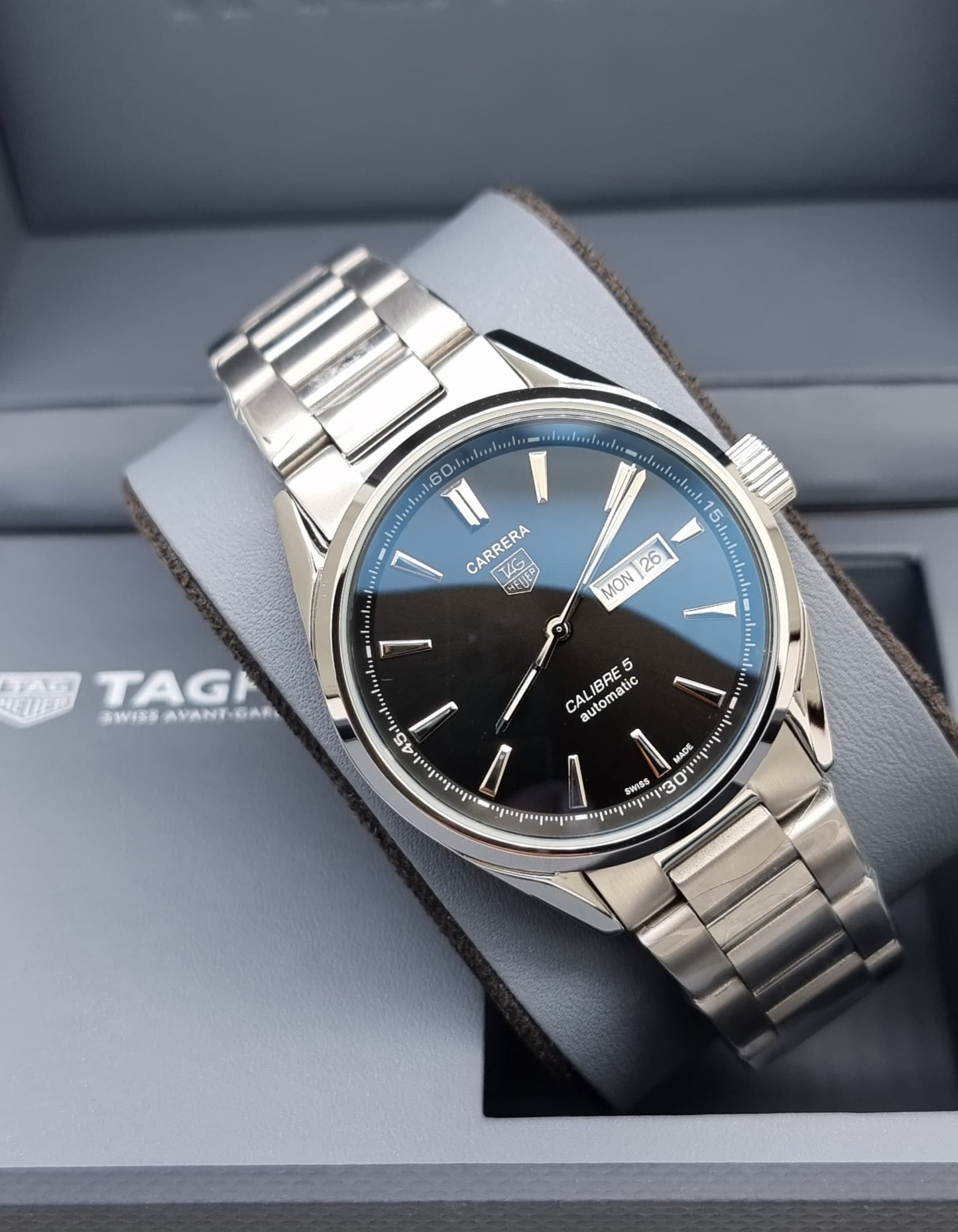 High Quality Luxury Branded Watch - Silver
