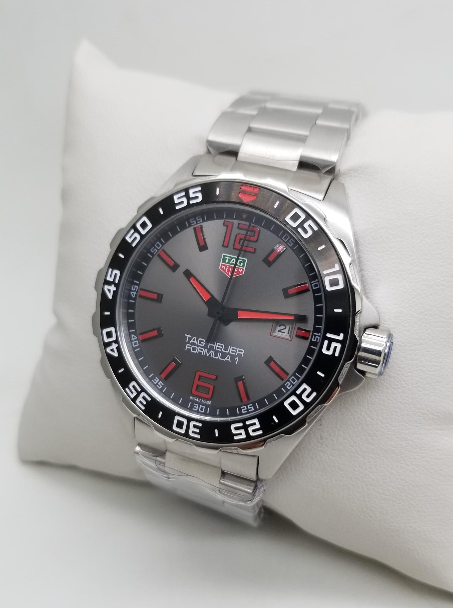 High Quality Luxury Branded Watch - Silver