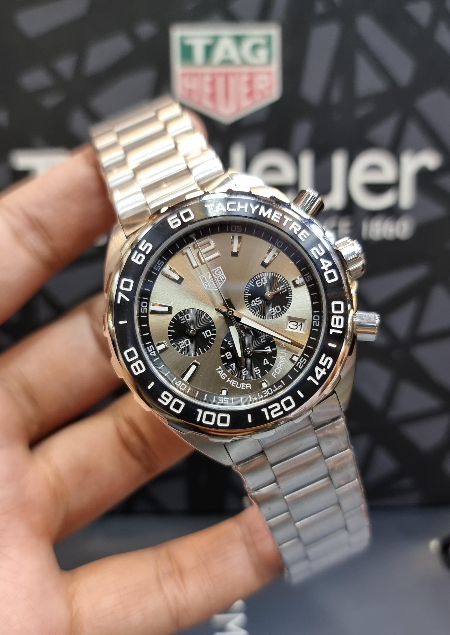 High Quality Luxury Branded Watch - Silver