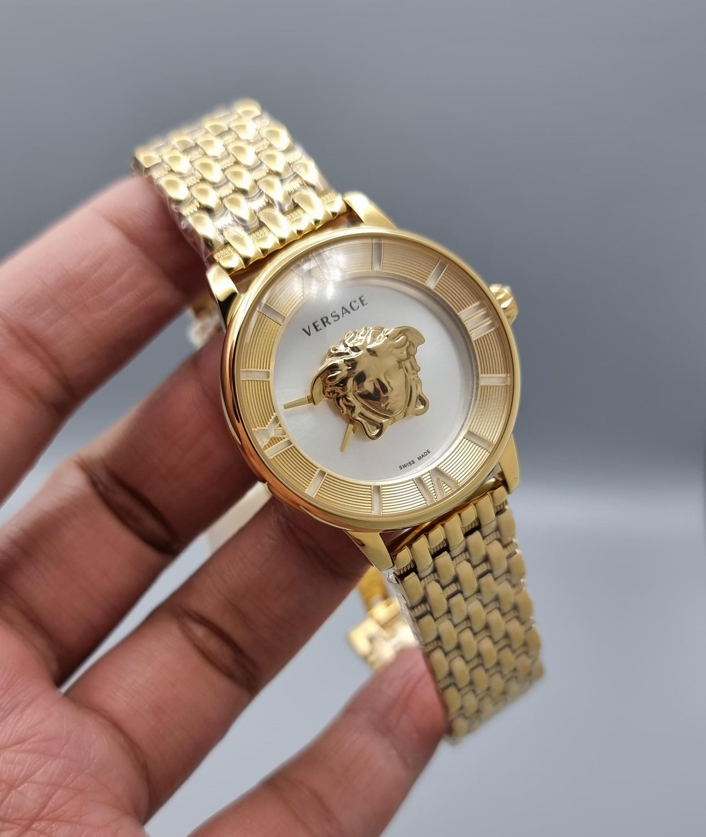 High Quality Luxury Branded Watch - Golden