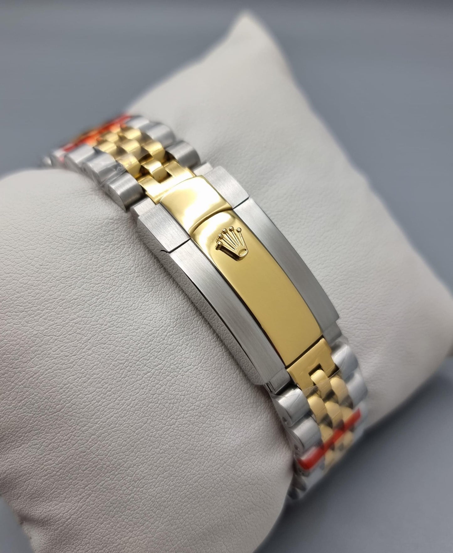 High Quality Luxury Branded Watch - Gold Dail
