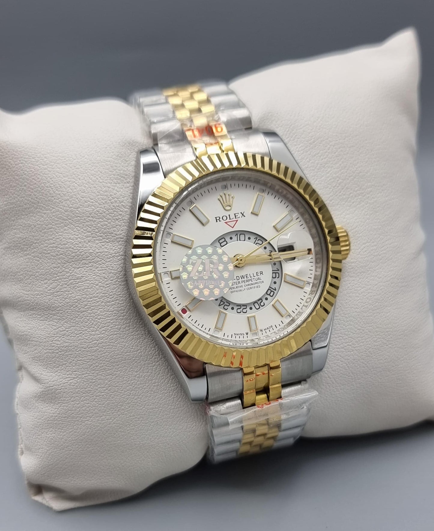 High Quality Luxury Branded Watch - White Dail