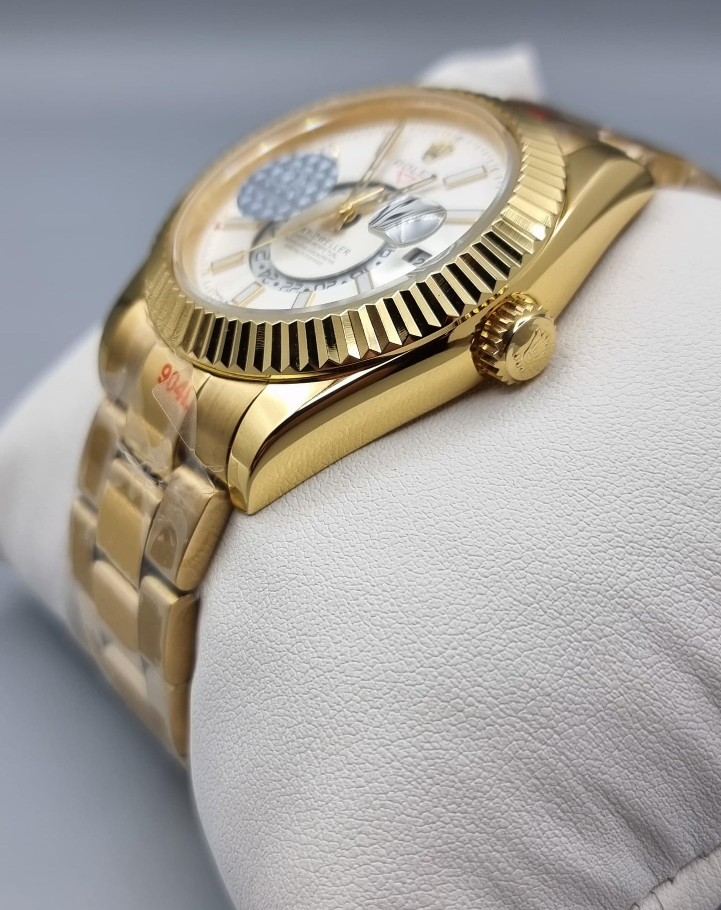 High Quality Luxury Branded Watch - White Dail