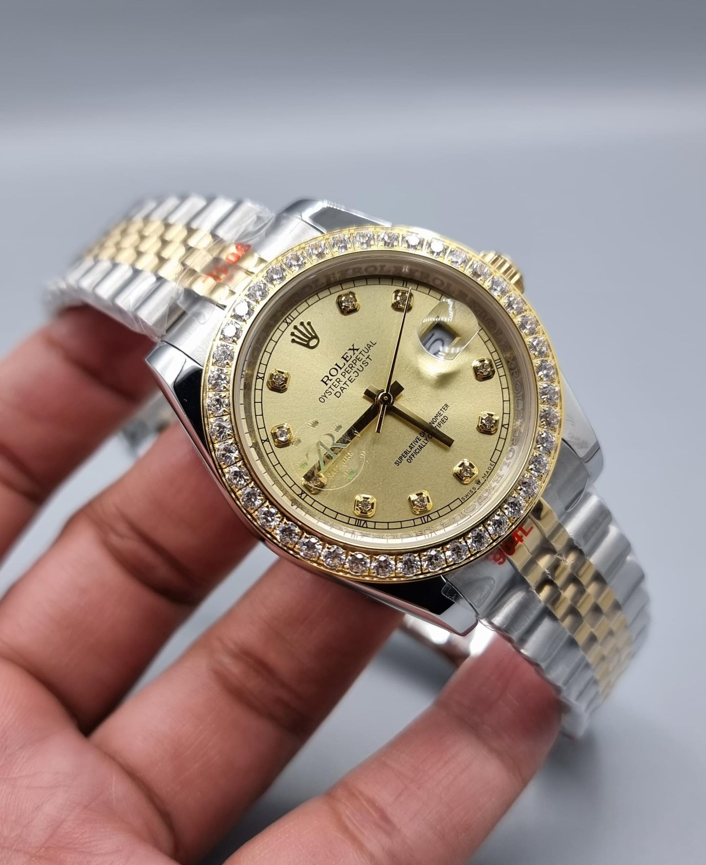 High Quality Luxury Branded Watch - Gold Dail