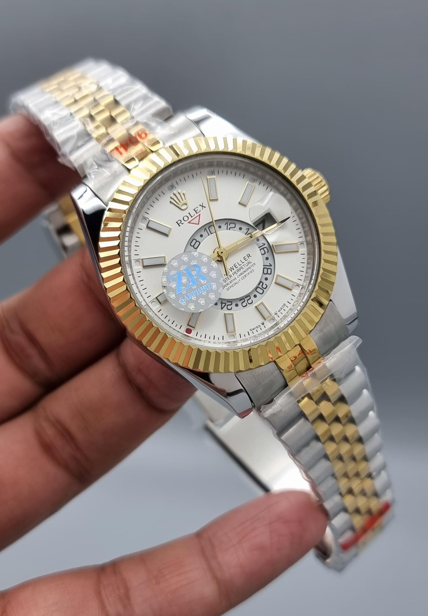 High Quality Luxury Branded Watch - White Dail