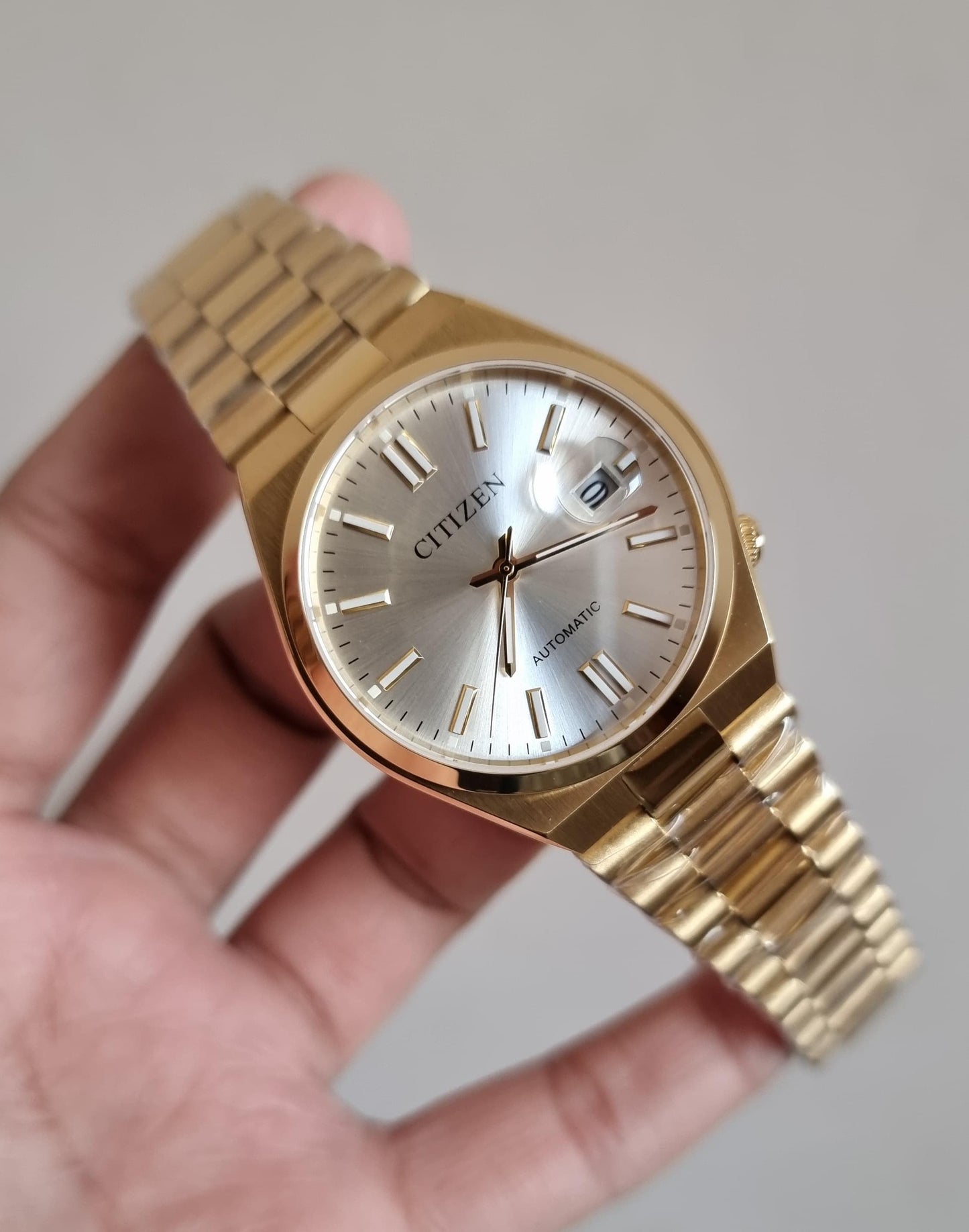 High Quality Luxury Branded Watch - Gold White Dail