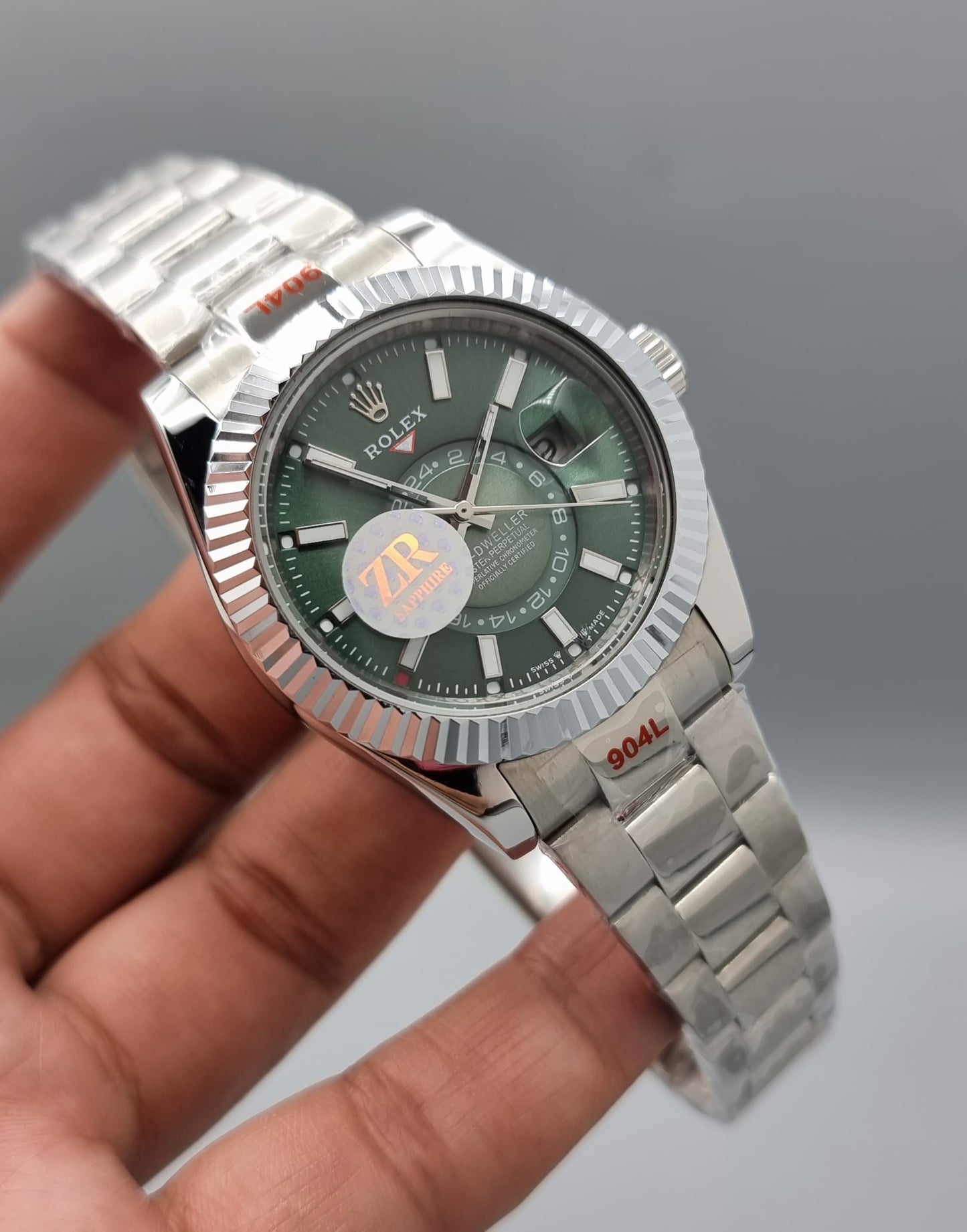 High Quality Luxury Branded Watch - Green Dail