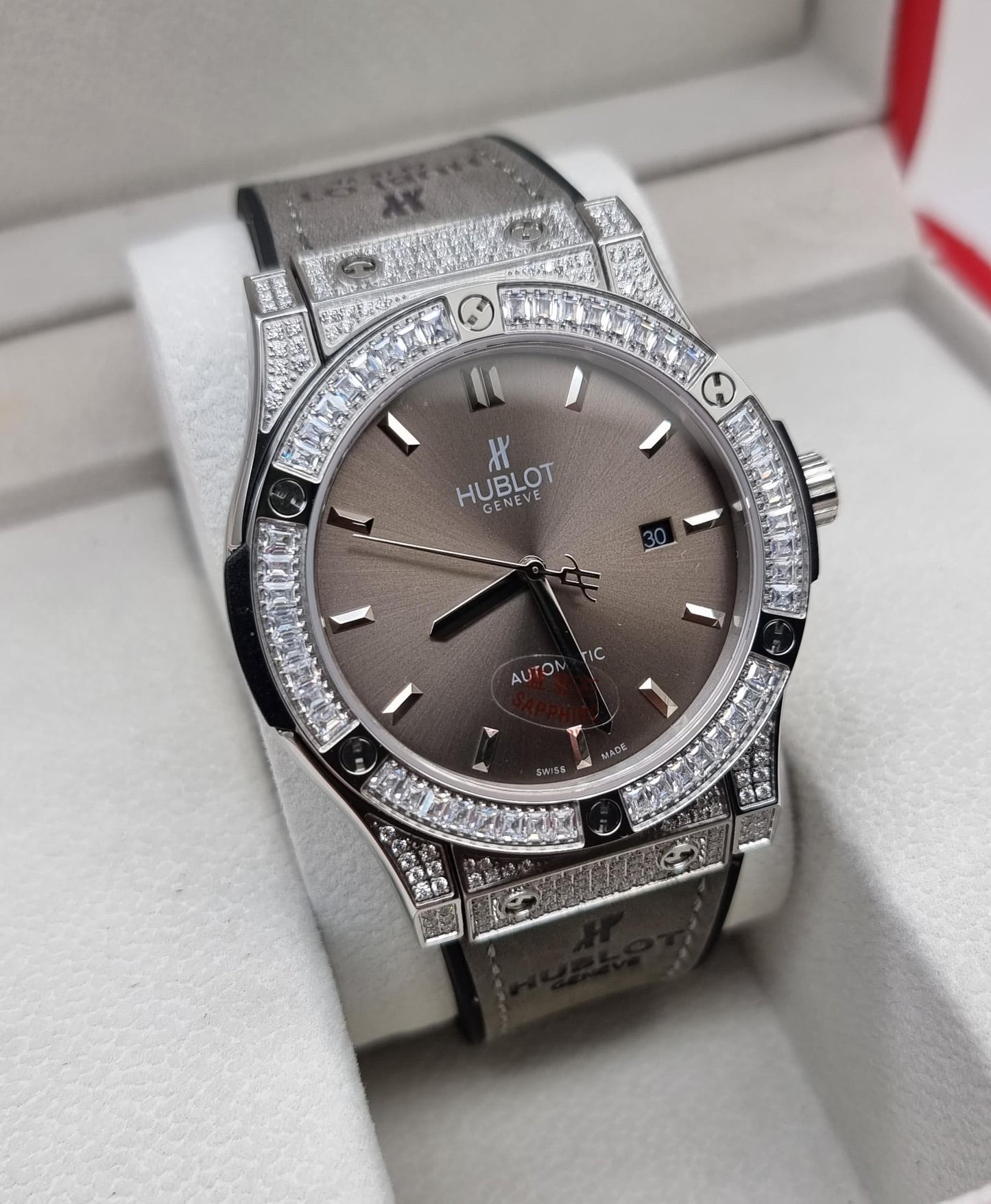 High Quality Luxury Branded Watch - Silver