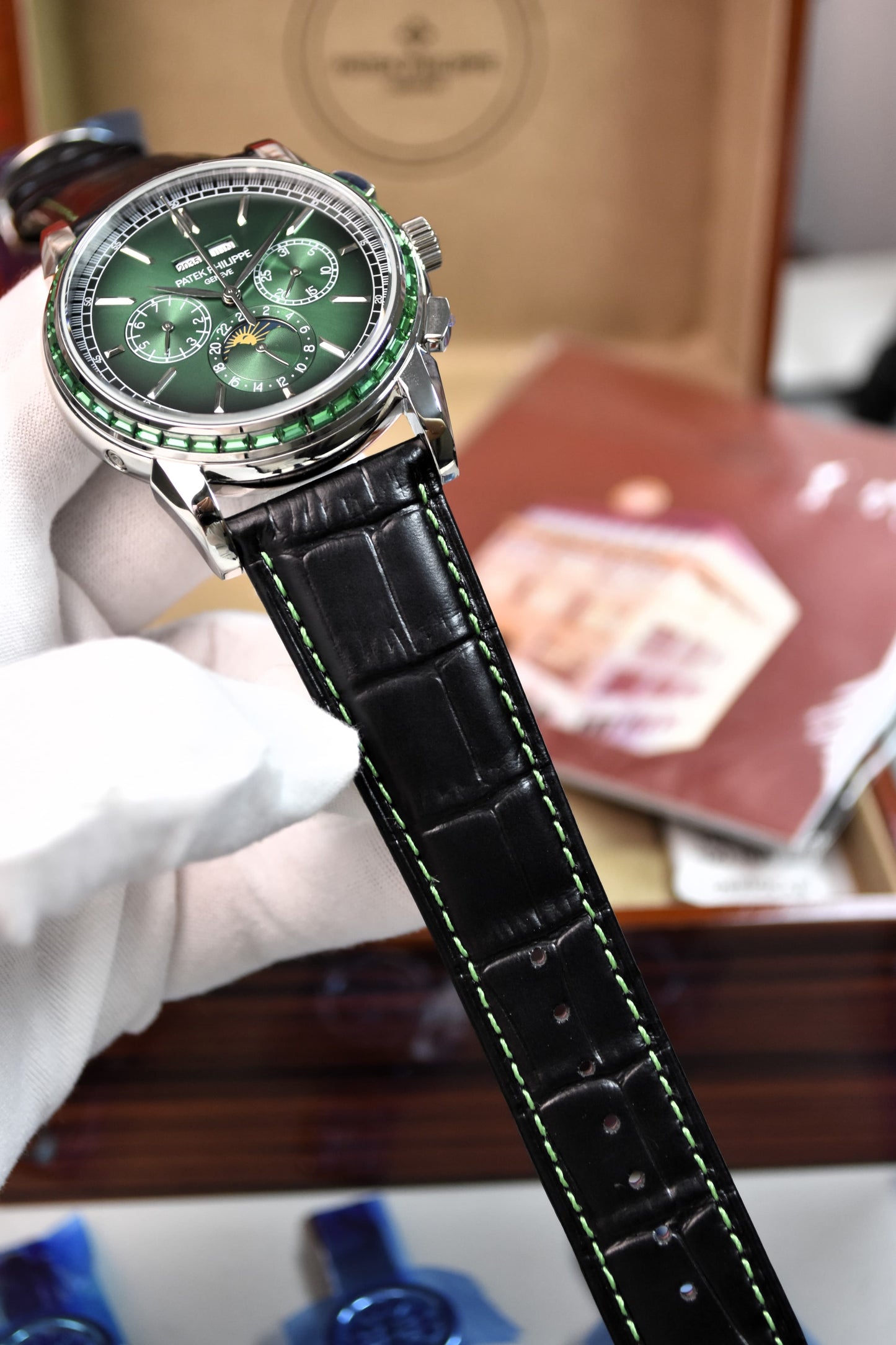 High Quality Luxury Branded Watch - Stone Bazel