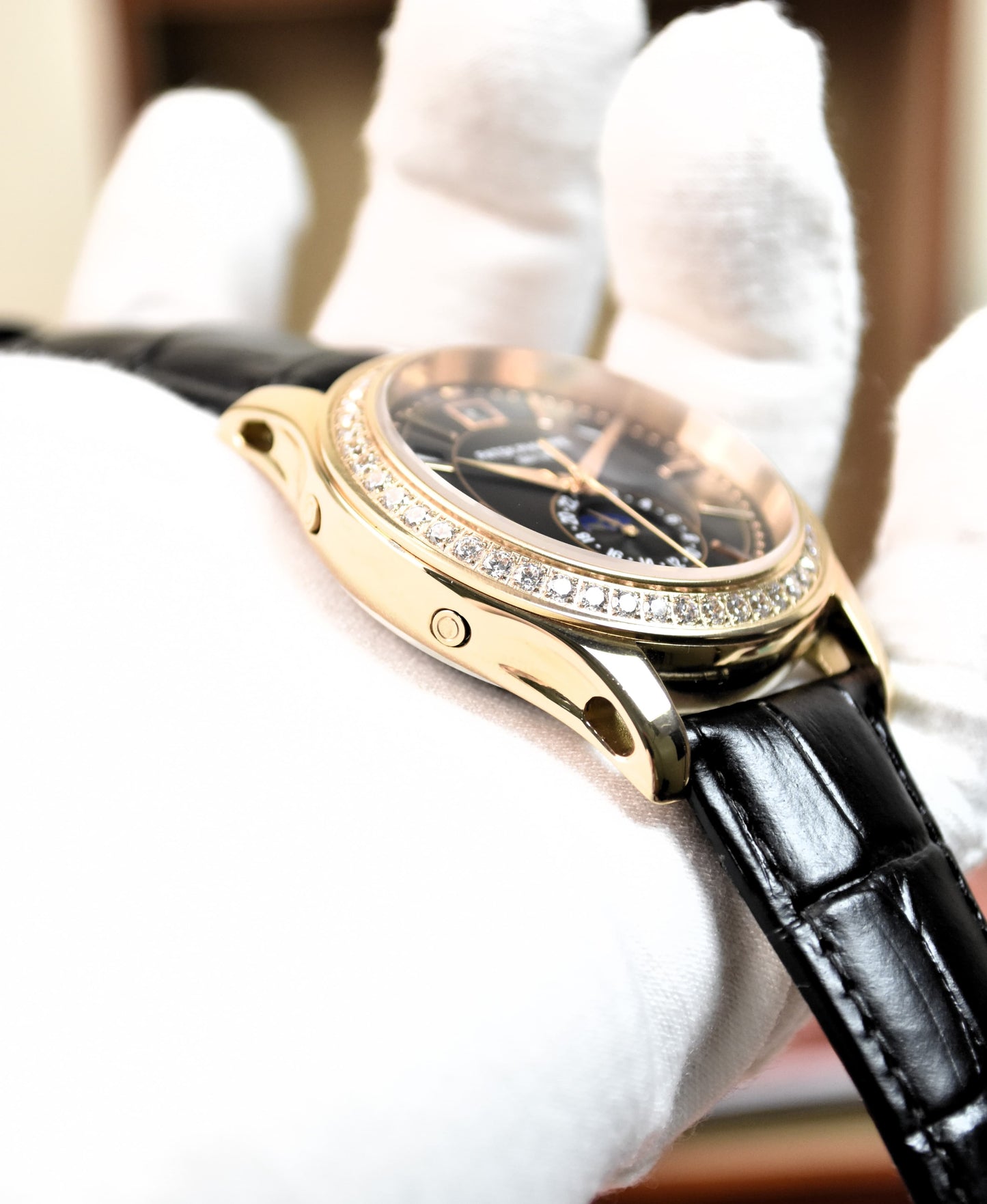 High Quality Luxury Branded Watch - Zarcoon Bezel