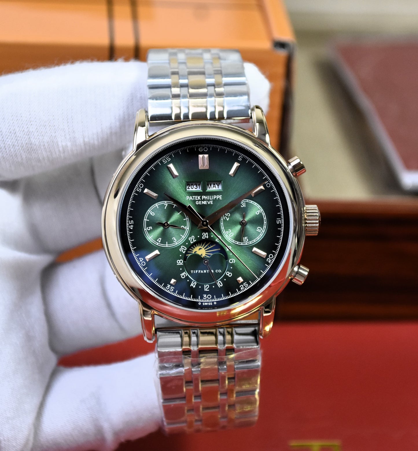 High Quality Luxury Branded Watch - Green(Chain)
