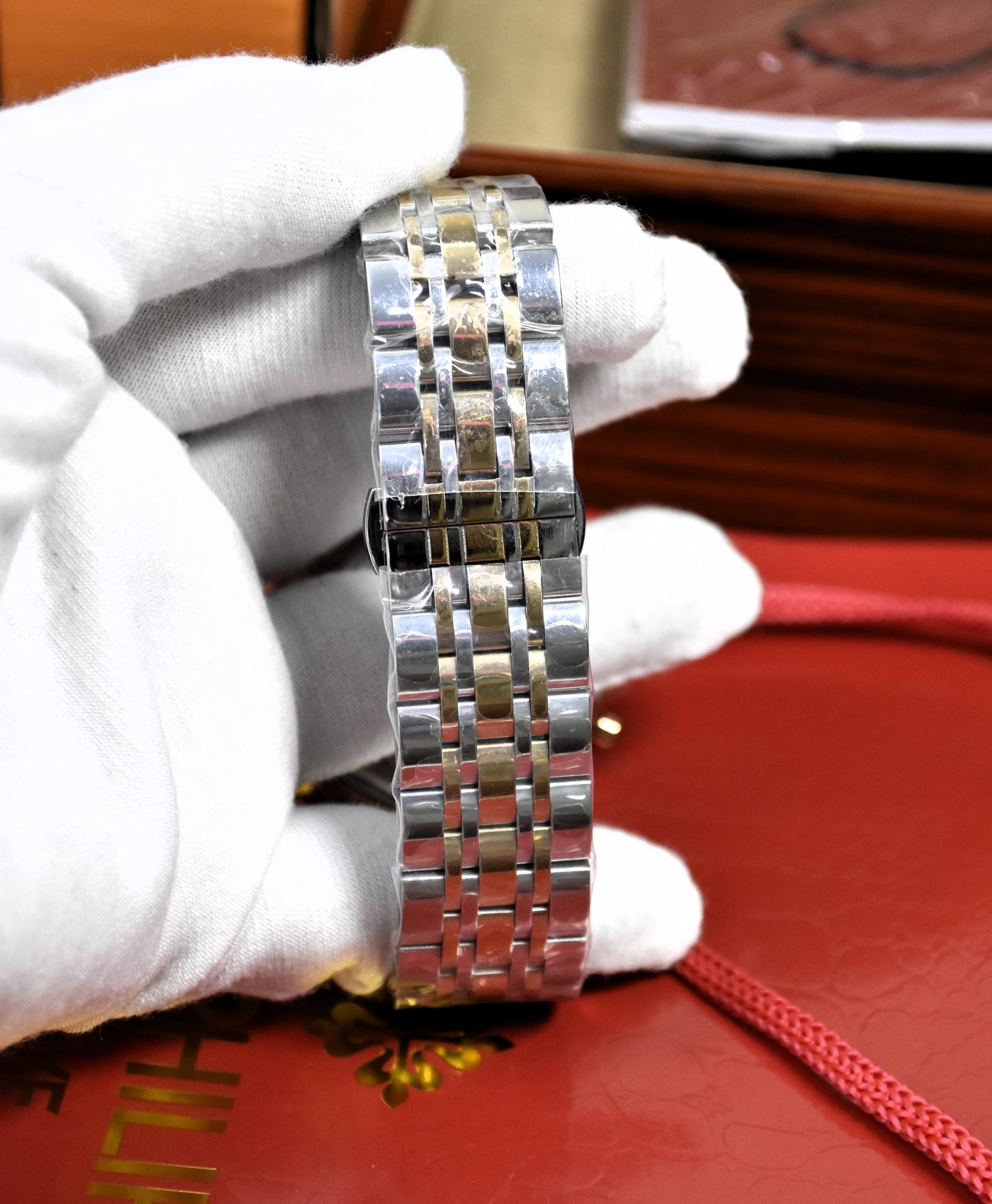 High Quality Luxury Branded Watch - Green(Chain)