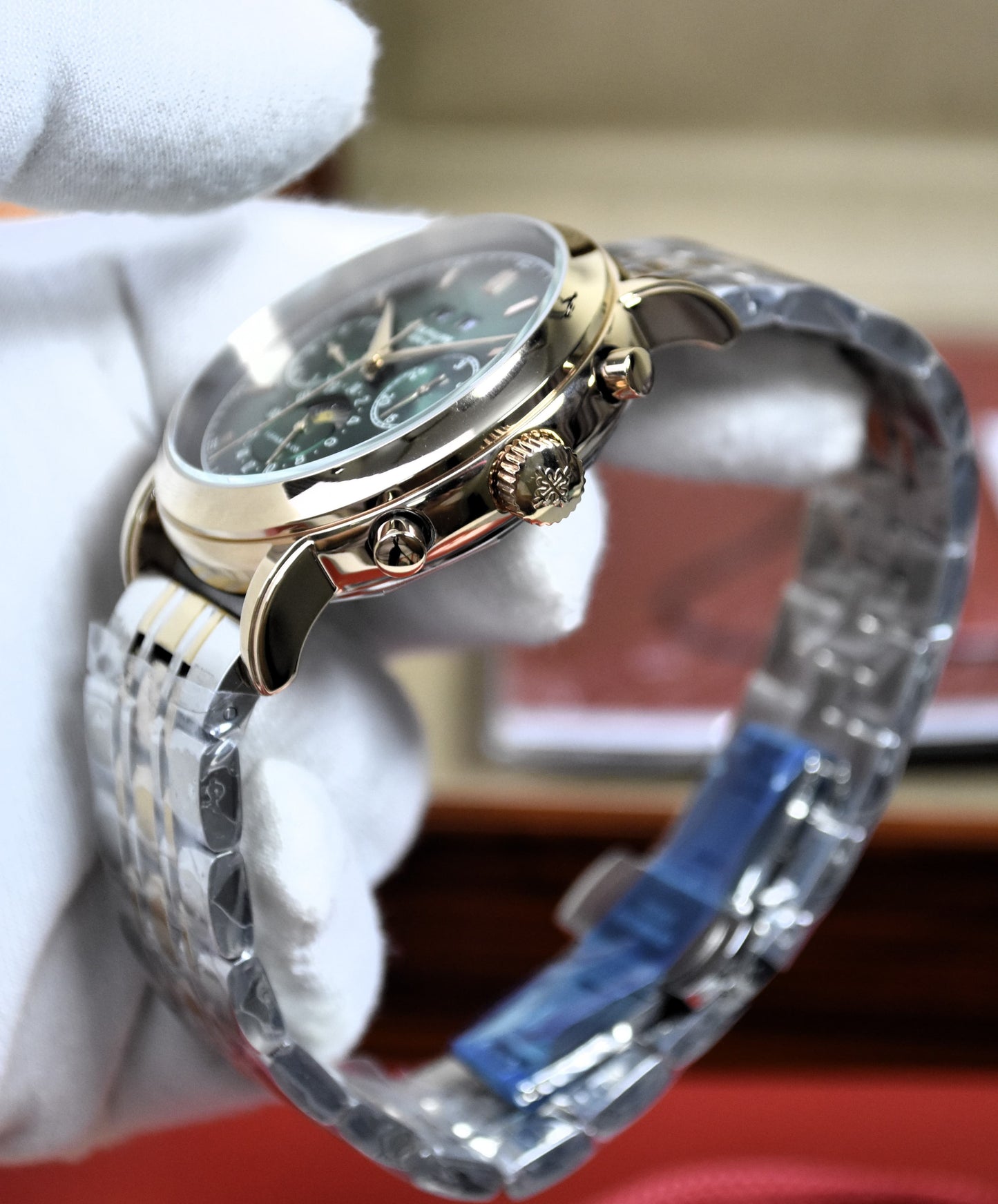High Quality Luxury Branded Watch - Green(Chain)