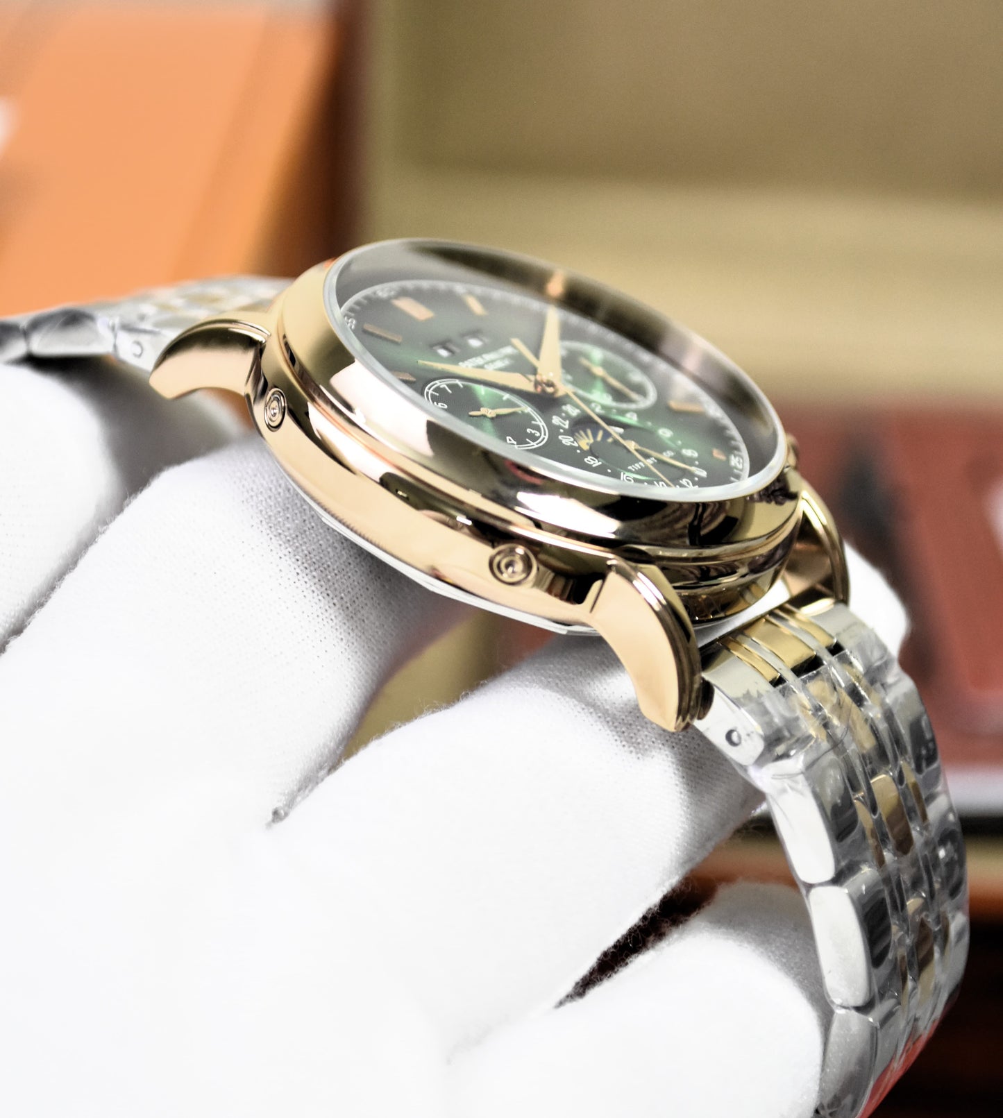 High Quality Luxury Branded Watch - Green(Chain)