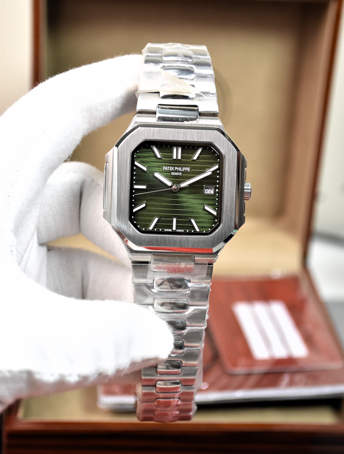 High Quality Luxury Branded Watch - Green Dail