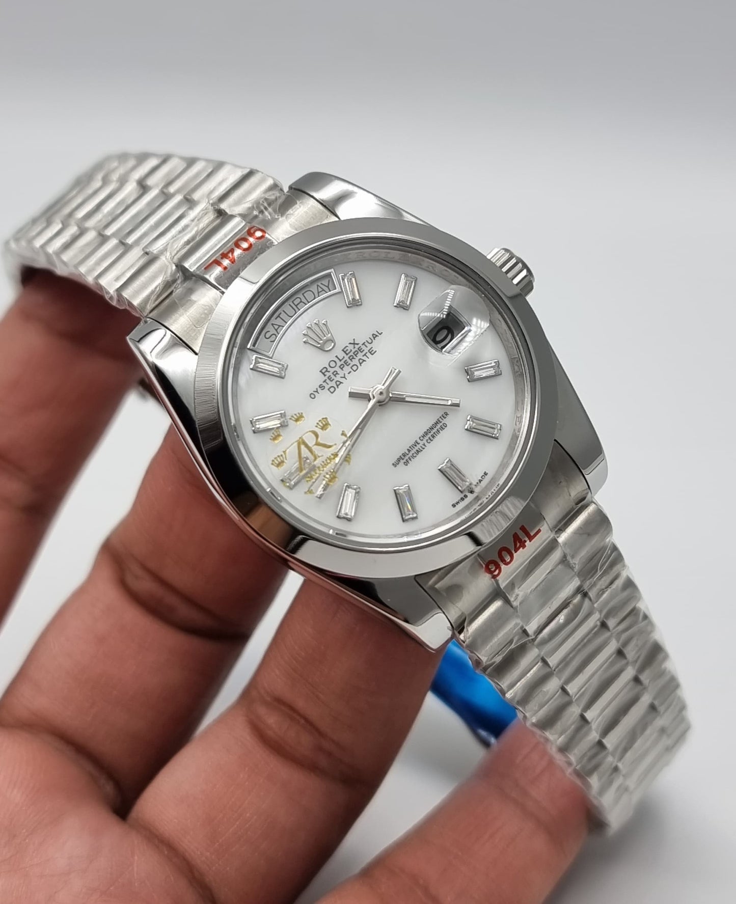 High Quality Luxury Branded Watch - White Dail