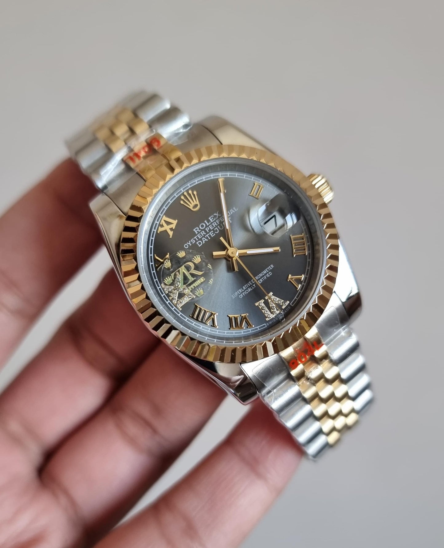 High Quality Luxury Branded Watch -Silver Grey Dail
