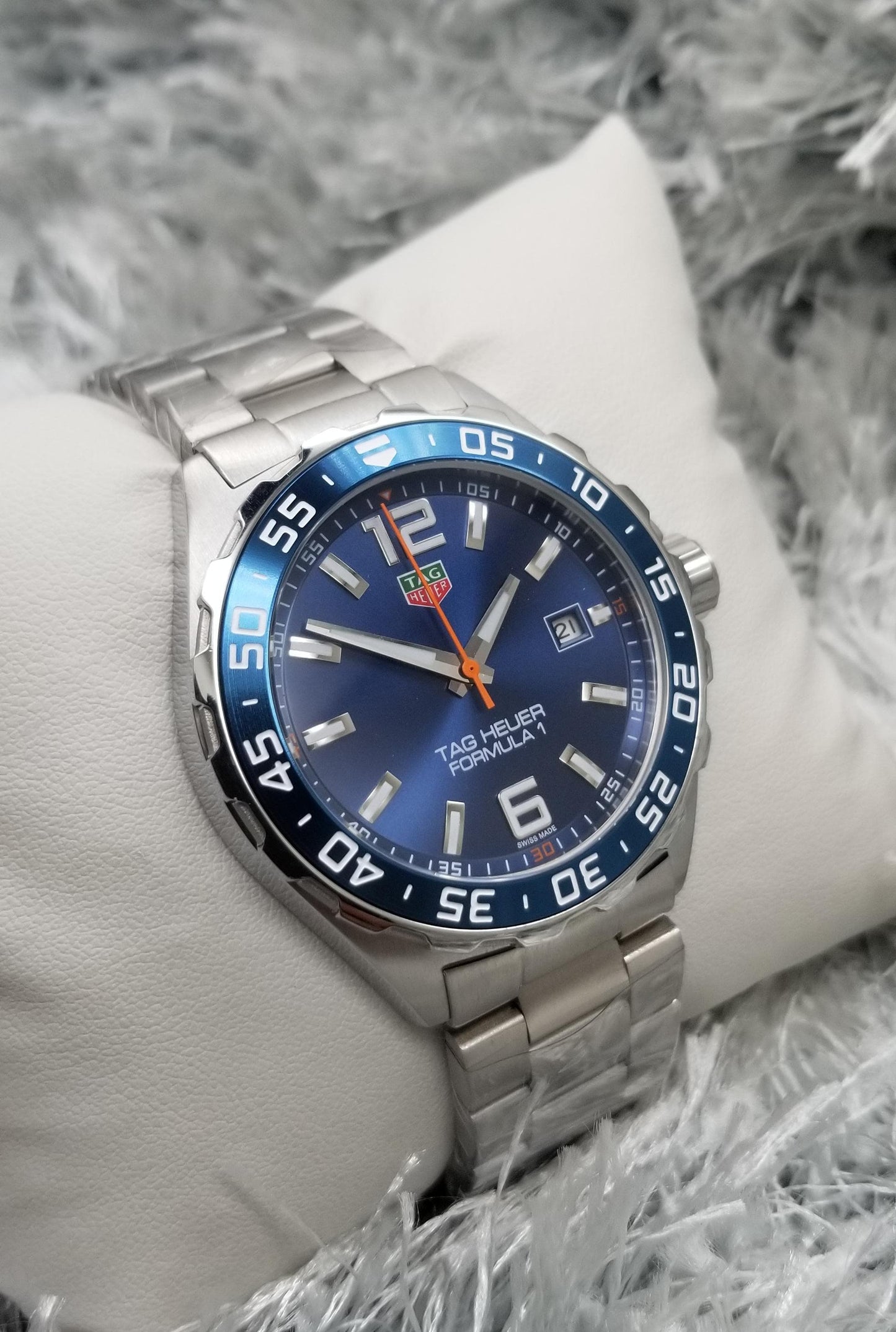 High Quality Luxury Branded Watch - Silver