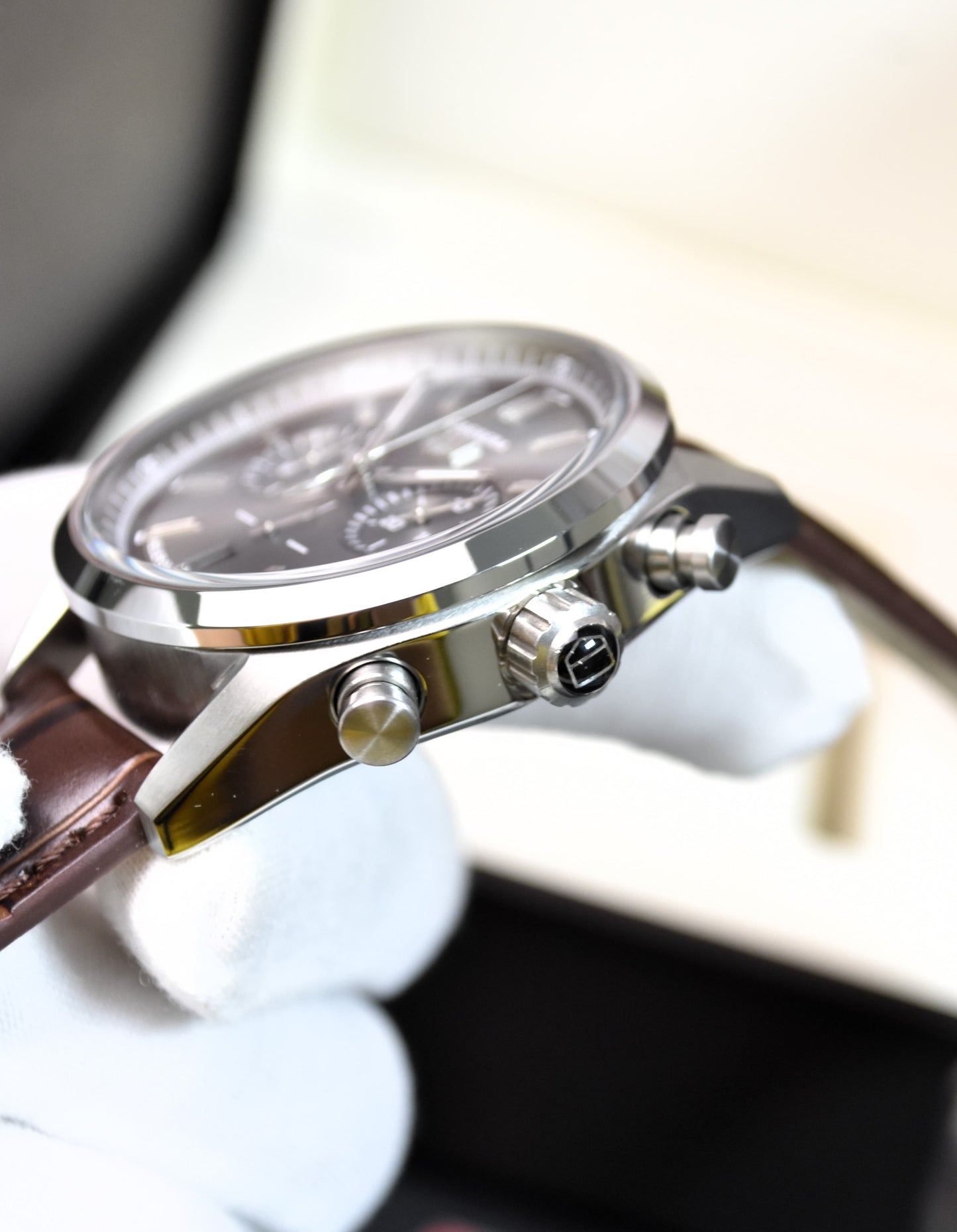 High Quality Luxury Branded Watch - Grey Dail
